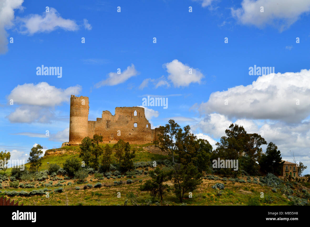 Vista di Mazzarino castello medievale, Caltanissetta, Sicilia Foto Stock