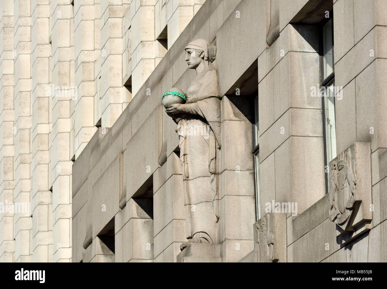 Londra, Inghilterra, Regno Unito. Adelaide House (1925) su King William Street. In stile Art Deco, architetti Sir John Burnett e Thomas S. Tait. Così chiamato in onore di.. Foto Stock