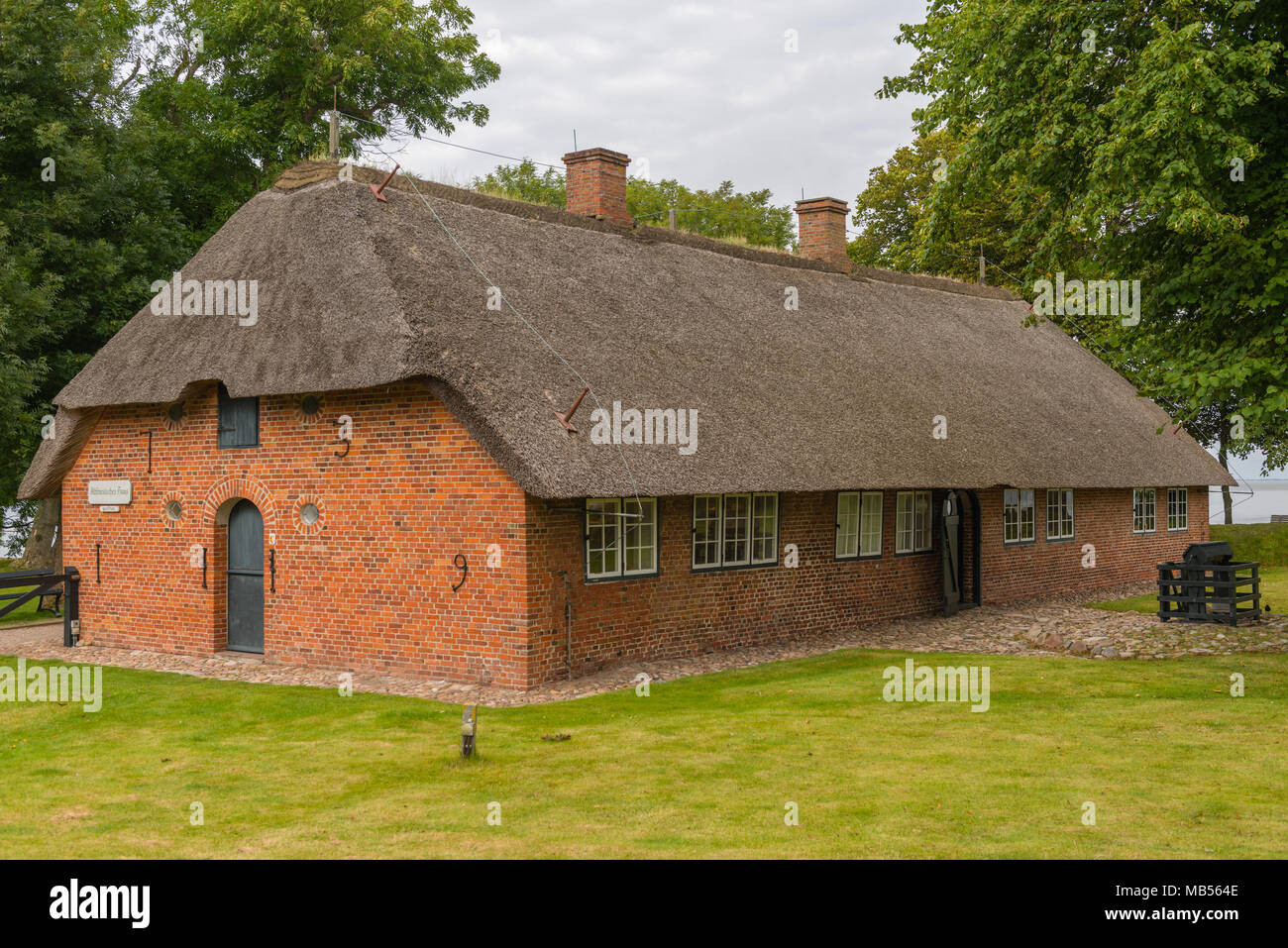 "Frisone House', musuem, Frisone tradizionale casa con tetto di paglia, Keitum, nel Mare del Nord dell'isola di Sylt, Schleswig-Holstein, Germania del Nord, Europa Foto Stock