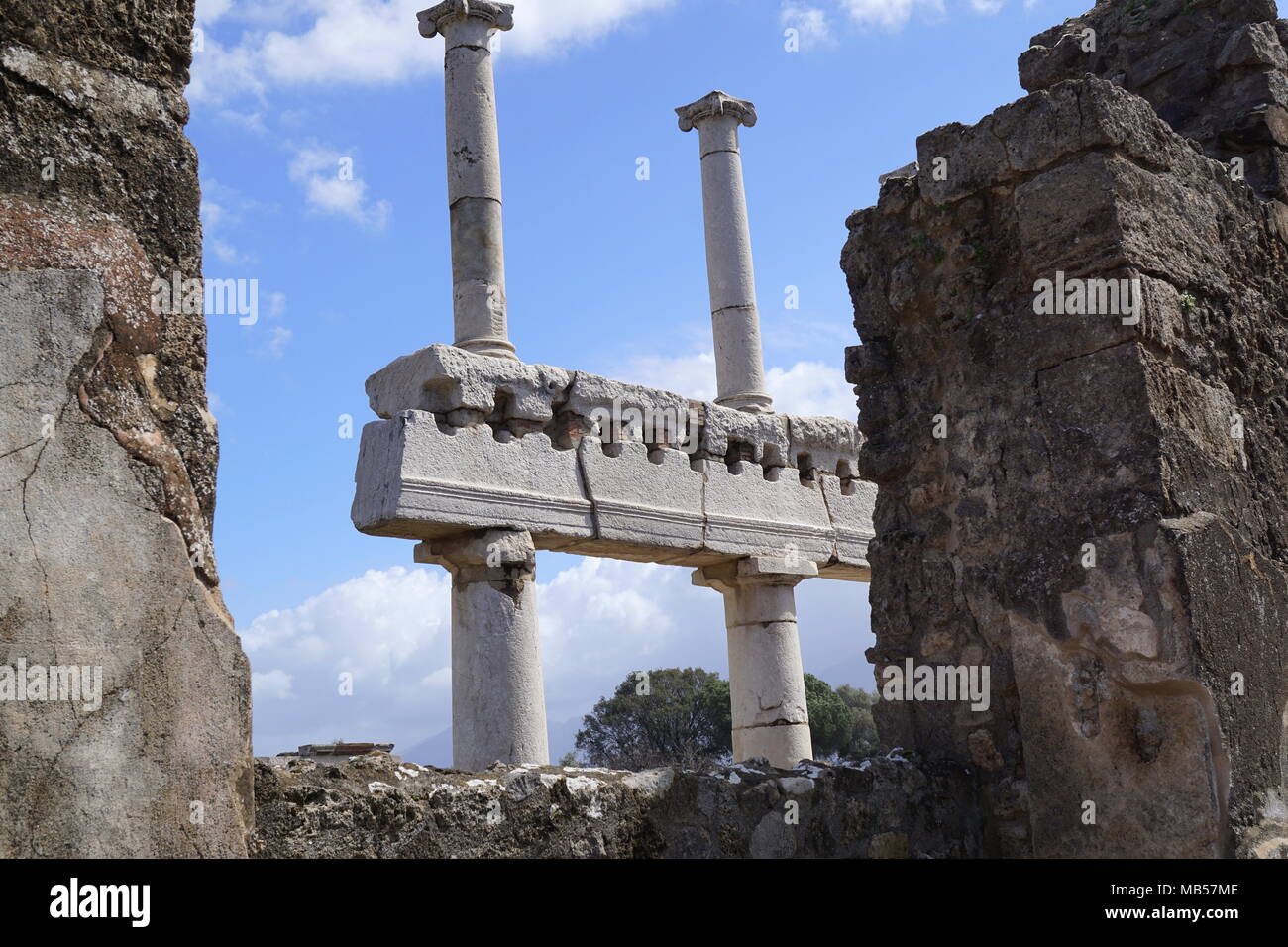 Pompei, un vasto sito archeologico (antiche rovine) in Italia meridionale della regione Campania, vicino alla costa del Golfo di Napoli. Foto Stock