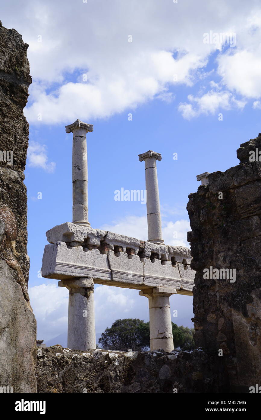 Pompei, un vasto sito archeologico (antiche rovine) in Italia meridionale della regione Campania, vicino alla costa del Golfo di Napoli. Foto Stock