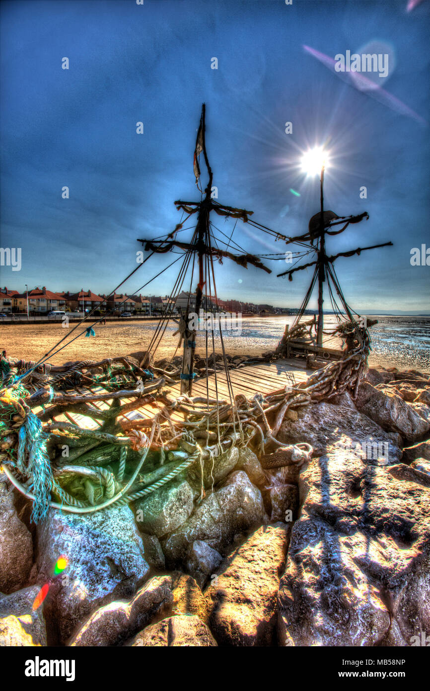 Wirral Peninsula, Inghilterra. Stagliano artistico vista della grazia Darling la nave dei pirati sulle rive di Hoylake. Foto Stock