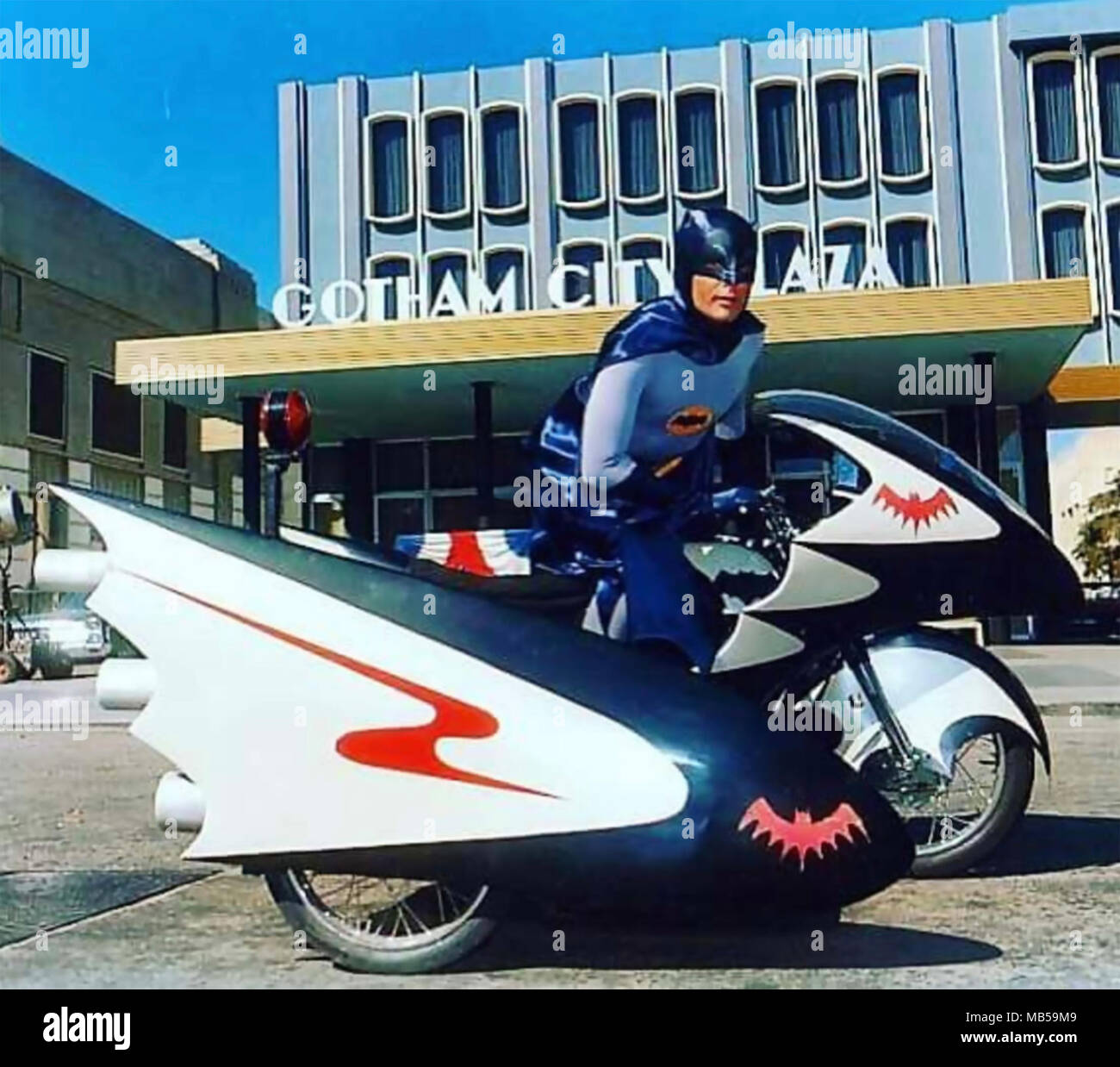 BATMAN US serie TV con Adam West sul 1966 Batcycle Foto Stock