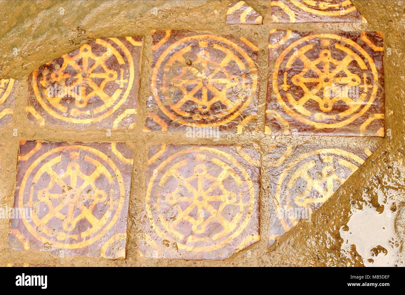 Tardo stile medievale a inserto di piastrelle per pavimento - Arte & Design includono Foto Stock