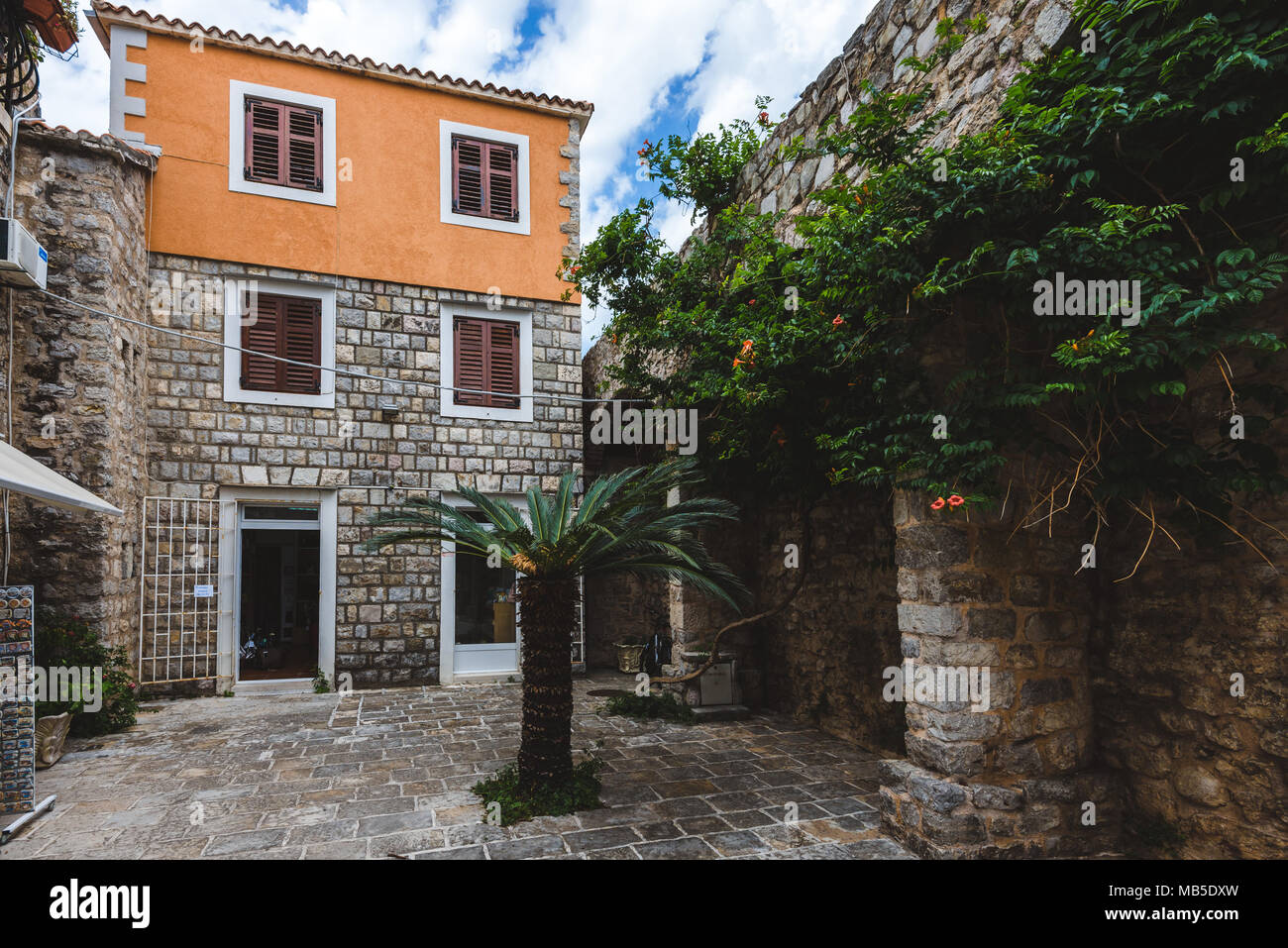 Città vecchia strada di Budva, Montenegro Foto Stock