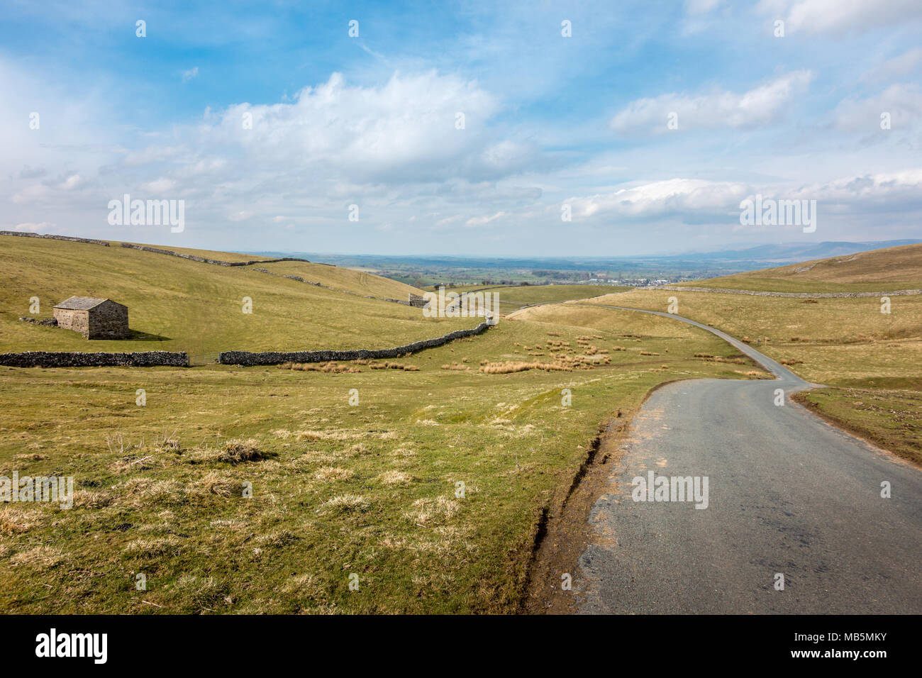 Guardando verso il basso una famosa collina del ciclismo, lampade Moss, sulla B6270 strada sopra Nateby, Yorkshire Dales Foto Stock