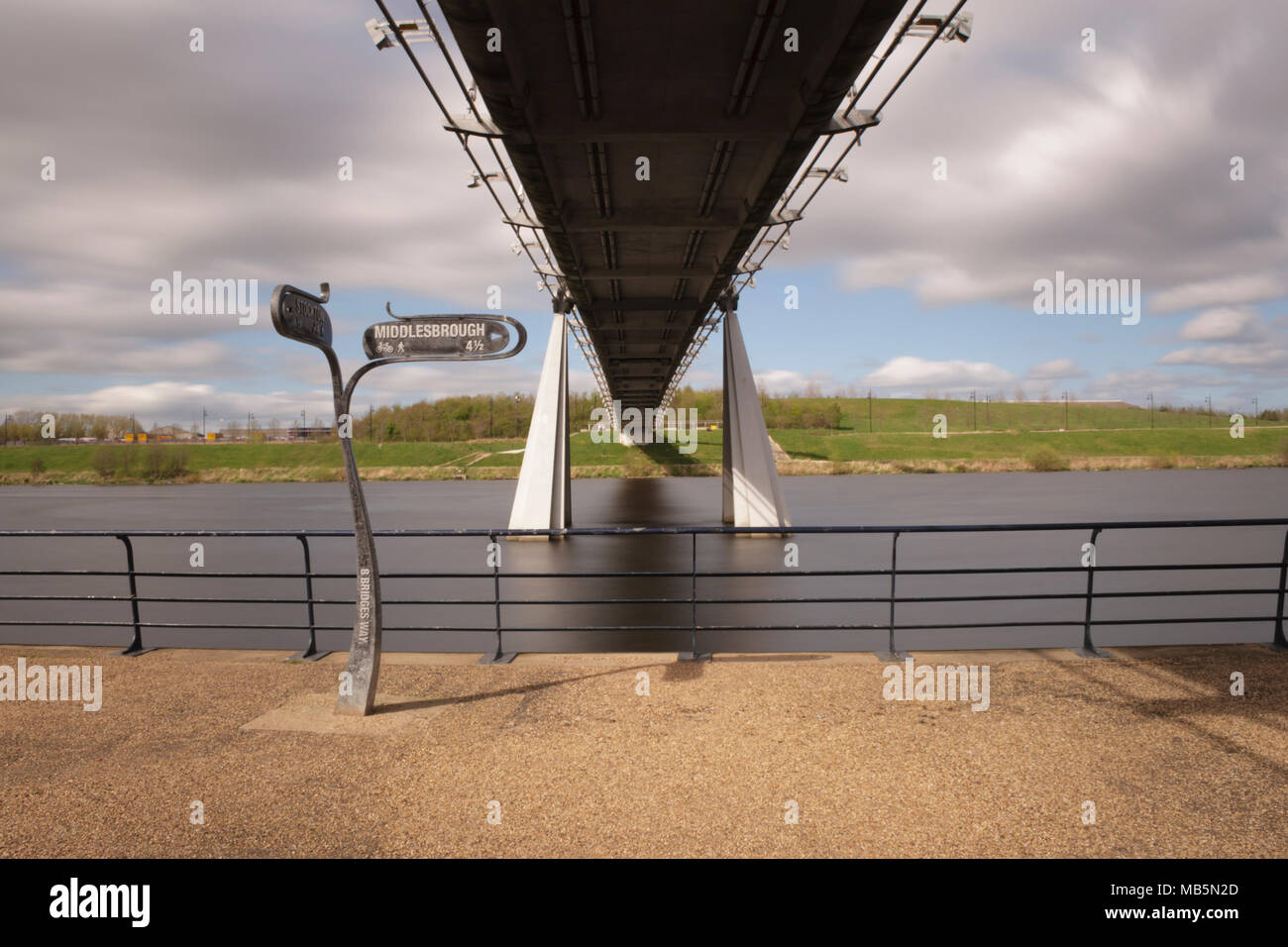 Infinito ponte pedonale, stockton on tees Foto Stock