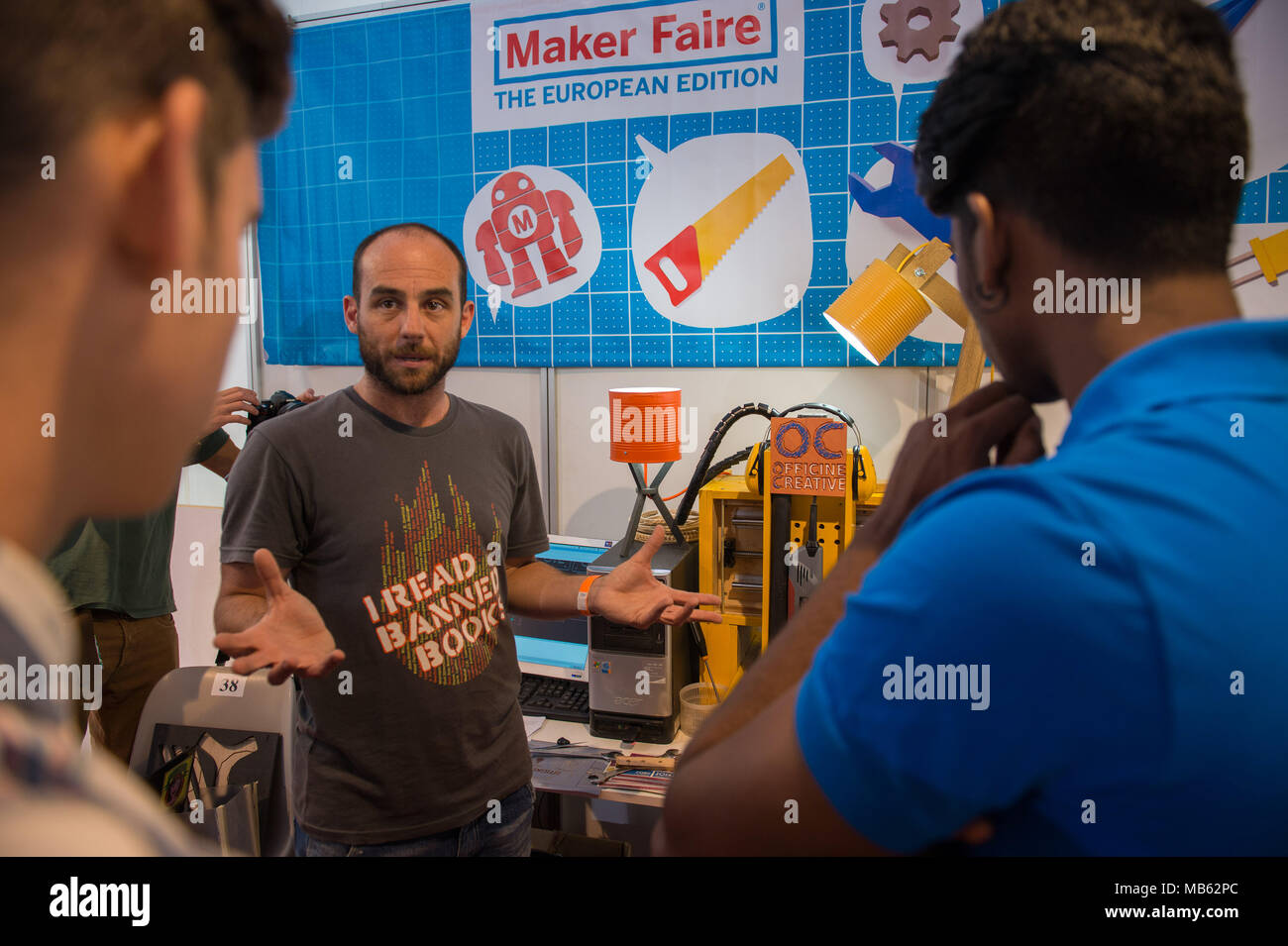 Roma. Maker Faire edizione europea, Auditorium Parco della Musica. Officine Popolari è un progetto per promuovere la diffusione e l'abilità manuale. L'Italia. Foto Stock