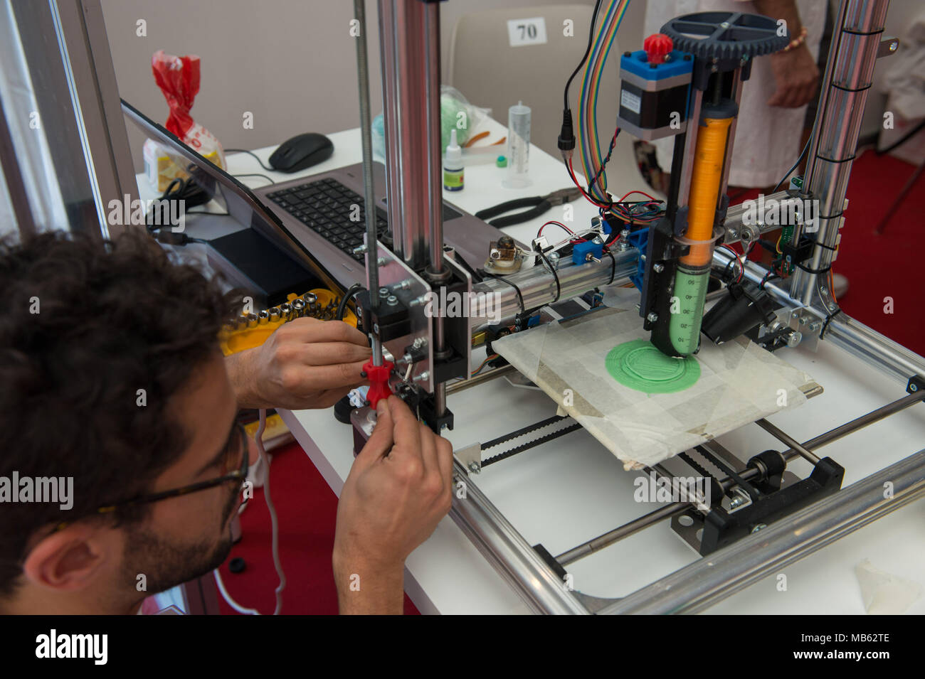 Roma. Maker Faire edizione europea, Auditorium Parco della Musica. Dipartimento di Chimica, Materiali ed Ingegneria Chimica "Giulio Natta' del P Foto Stock