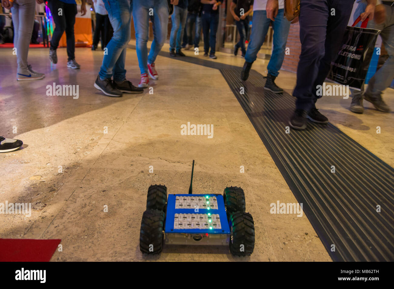 Roma. Maker Faire edizione europea, Auditorium Parco della Musica. 8I dispositivi basati su società in Lituania impegnato nello sviluppo, produzione e vendite Foto Stock