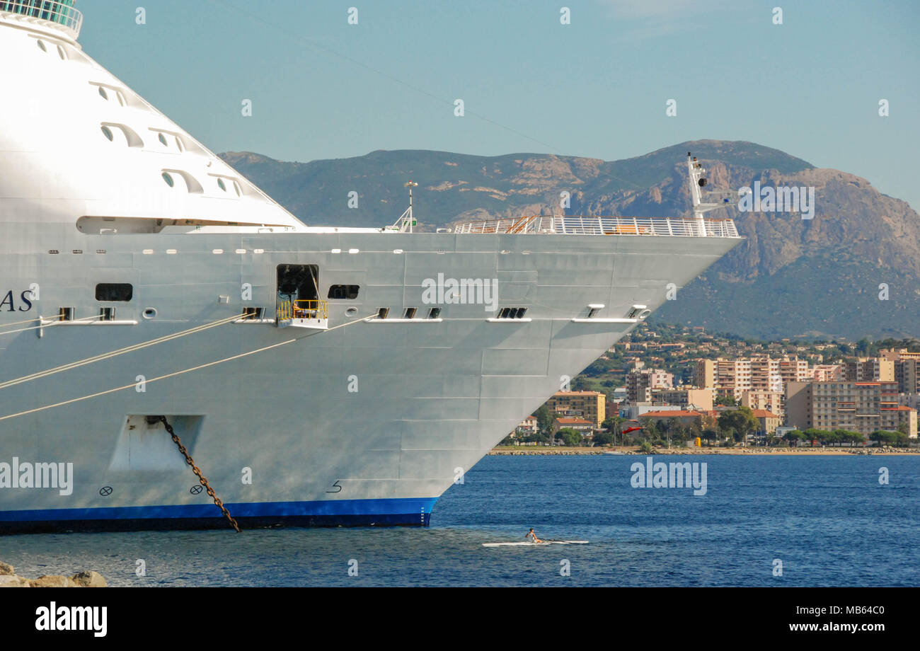 Vista panoramica della parte anteriore della nave da crociera indipendenza dei mari Foto Stock