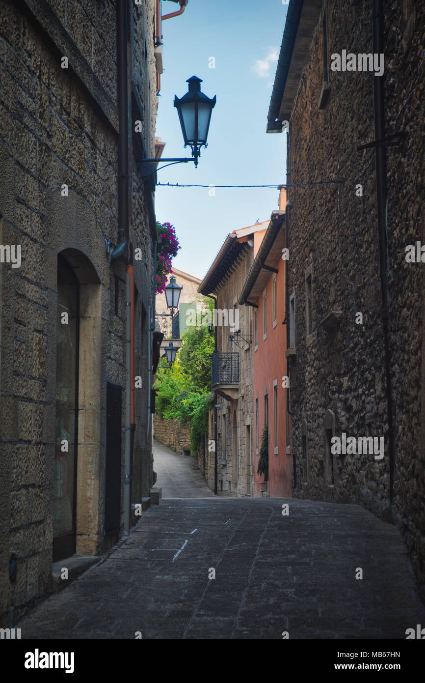 Foto di strade di San Marino al pomeriggio Foto Stock