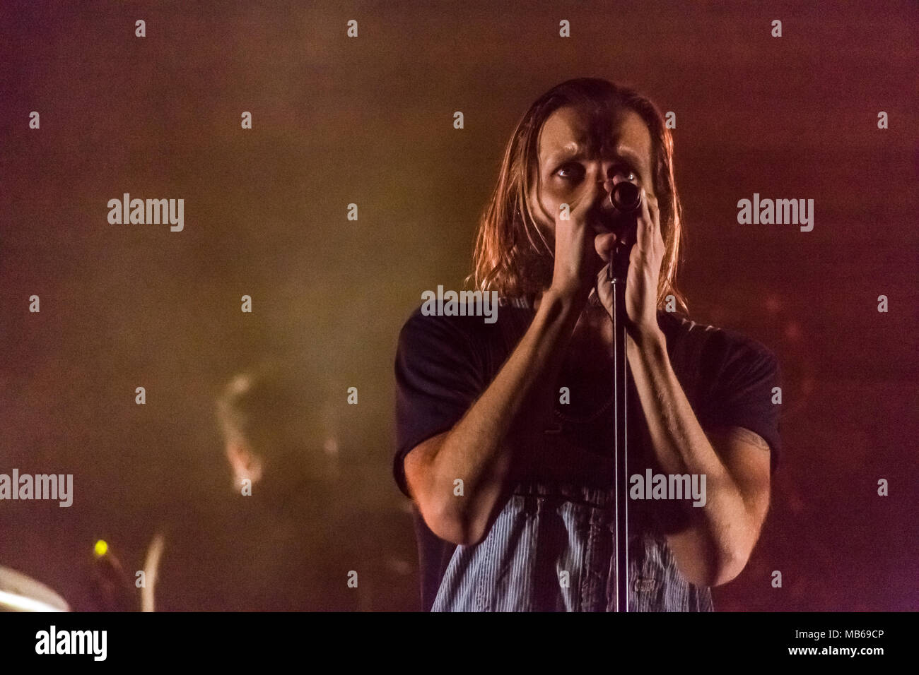 Eseguire AWOLNATION spettacolo finale degli Stati Uniti la gamba di loro arrivano i Runts Tour di Los Angeles Foto Stock