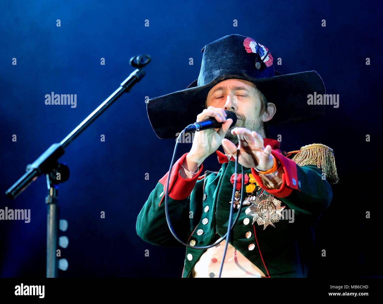 Neil Hannon con la Divina Commedia in esecuzione al Festival di Cropredy 2017 Foto Stock