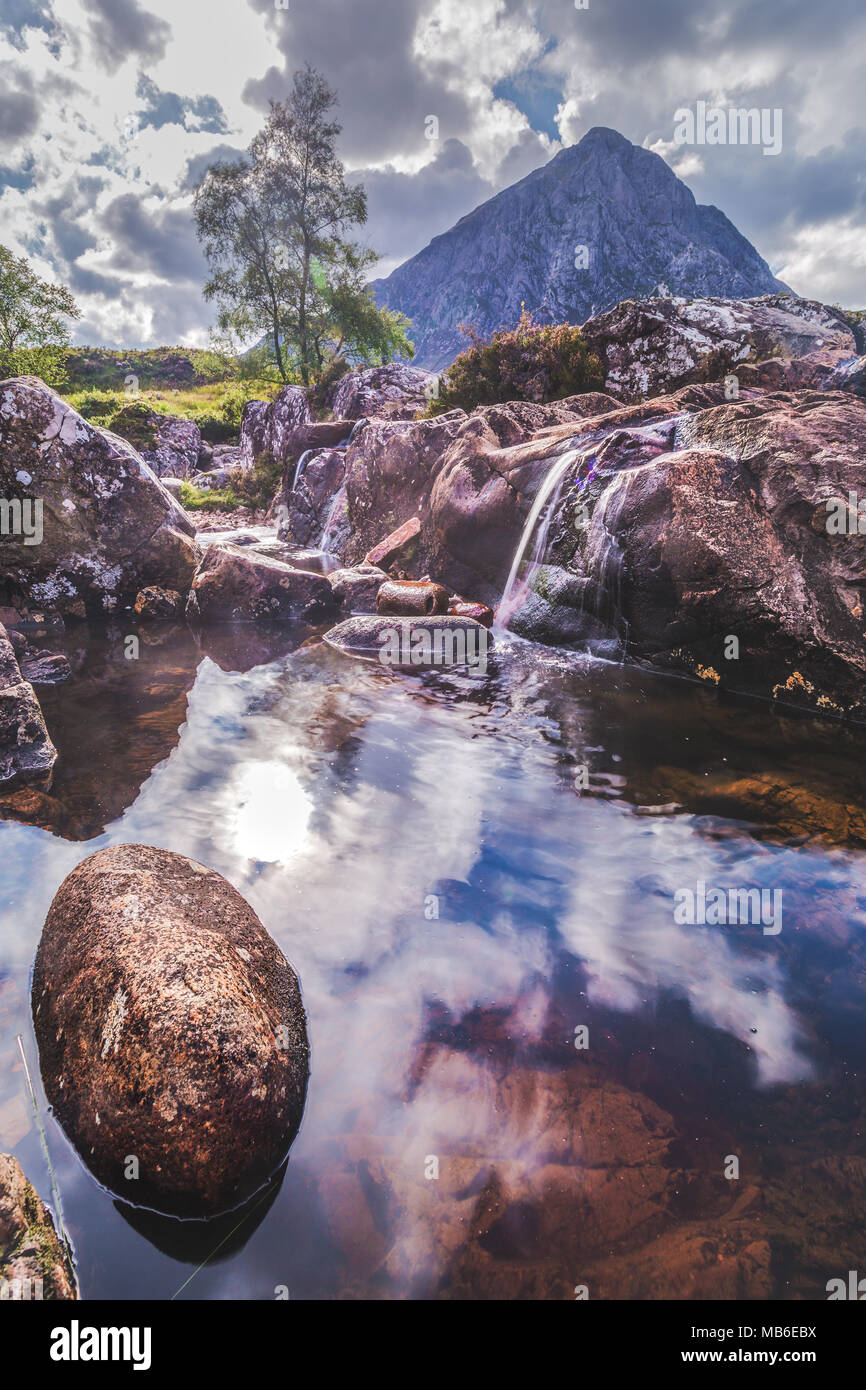 Buachaille Etive Mor e fiume Coupall, Highland, Scotland, Regno Unito Foto Stock