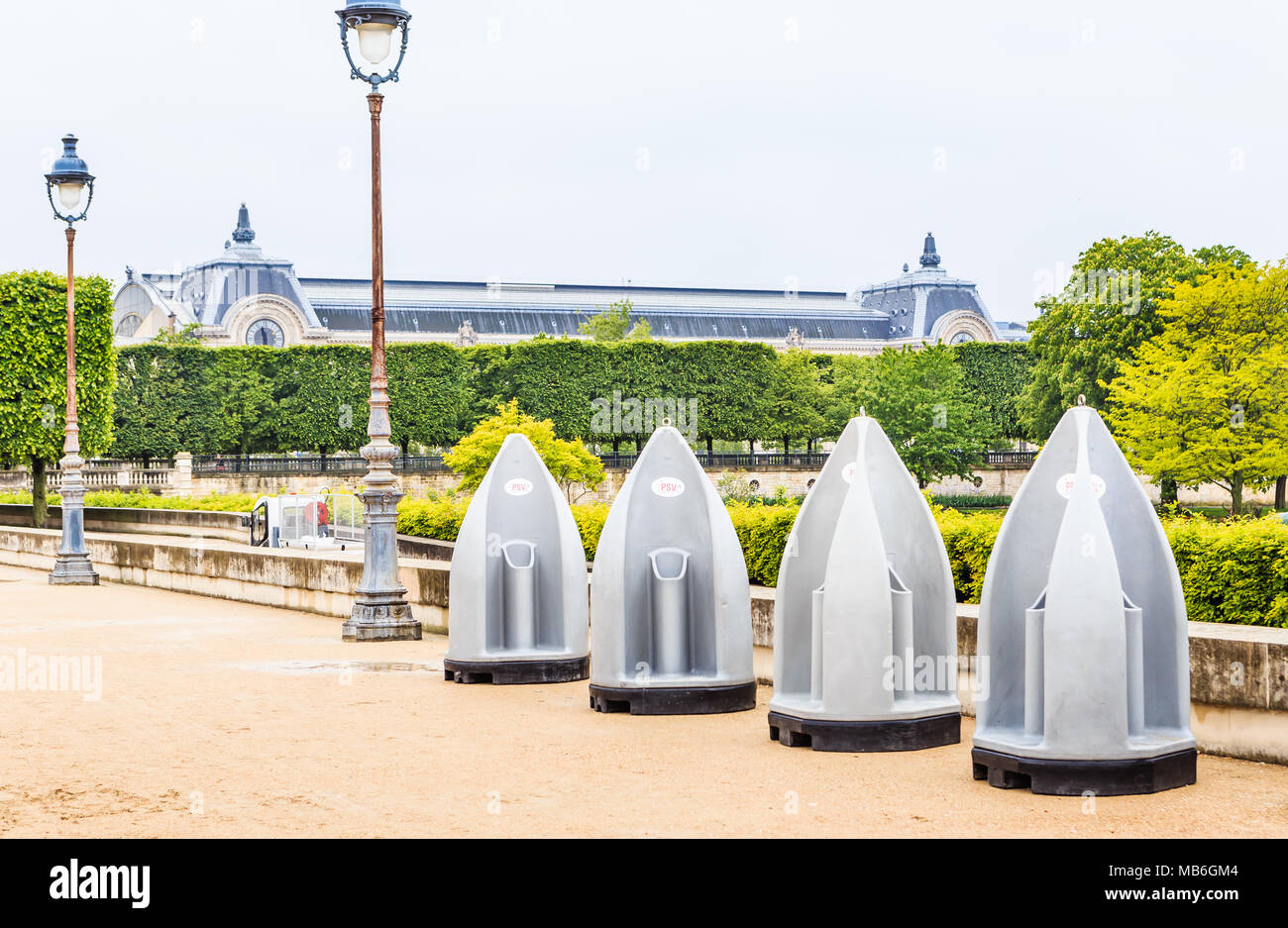 Servizi igienici pubblici in strada. Il Parco delle Tuileries. Parigi. Francia Foto Stock