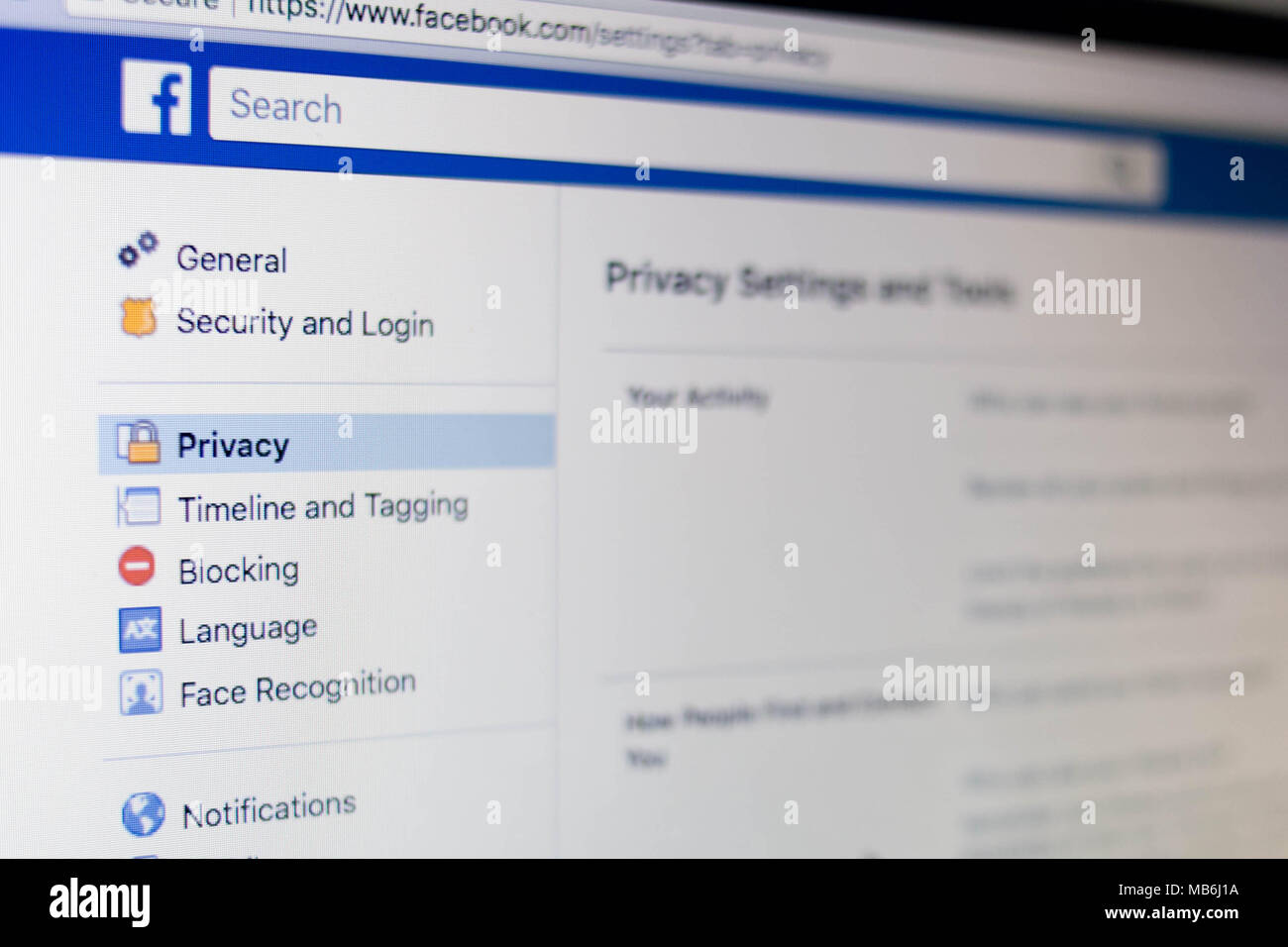 In una illustrazione della foto, la pagina Impostazioni privacy sul sito Web di Facebook è visibile sullo schermo di un computer, Aprile 7, 2018. Foto Stock