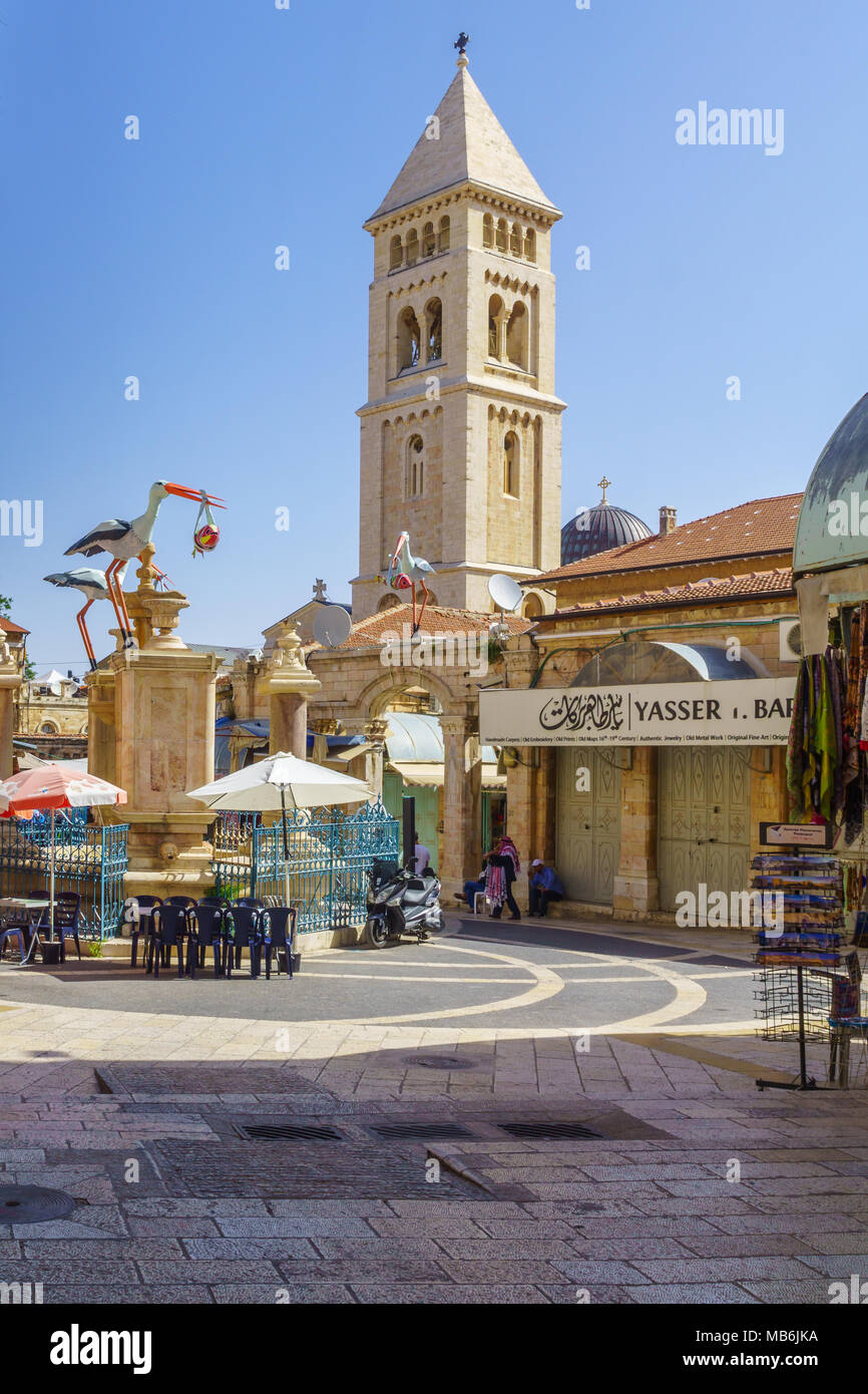 Gerusalemme, Israele - Aprile 6, 2018: Scena del mercato Avtimus, con le imprese locali, la gente del posto e gli ospiti. La città vecchia di Gerusalemme, Israele Foto Stock