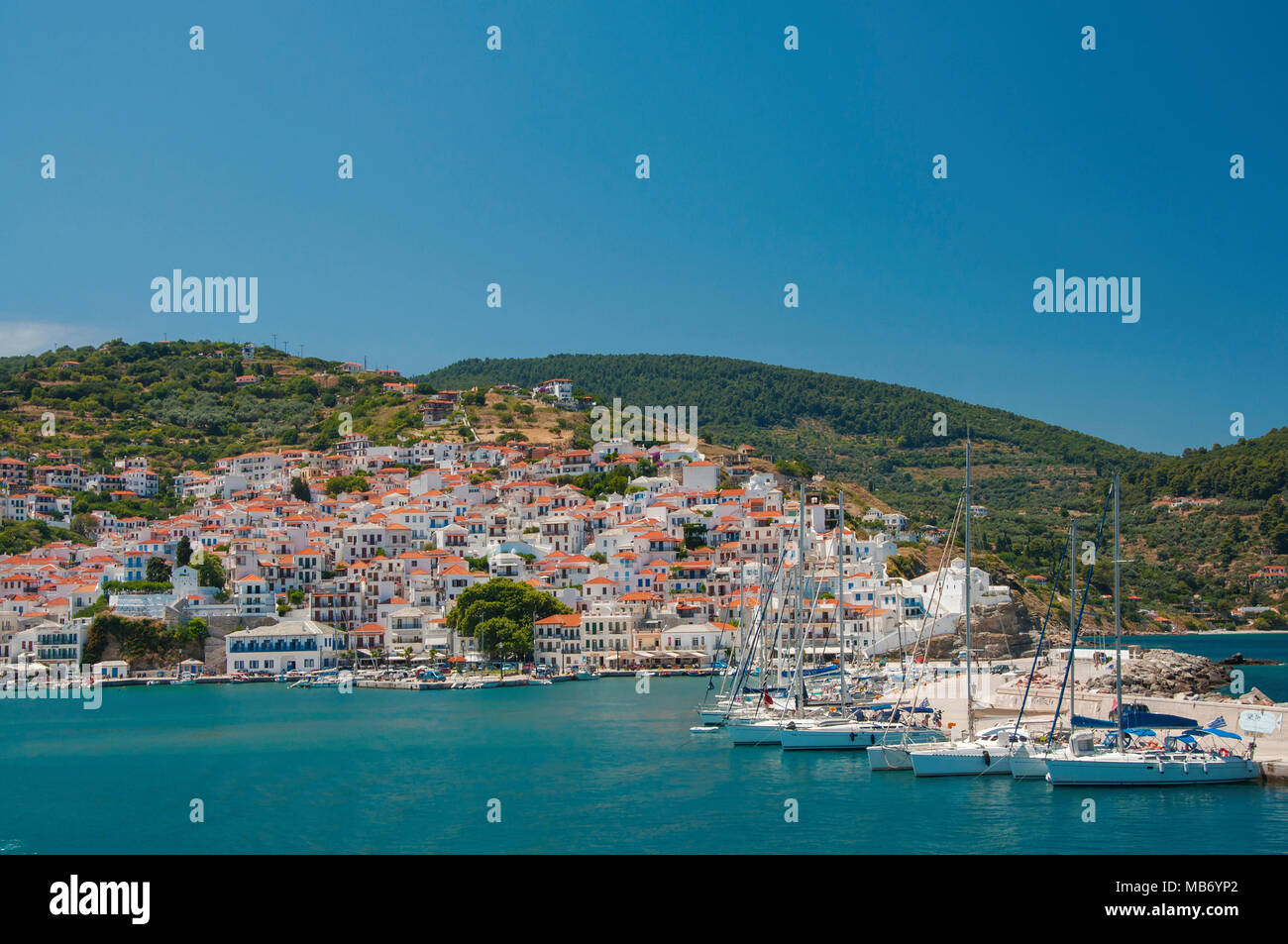 Vista panoramica della città di Skopelos a Skopelos island in Grecia Foto Stock