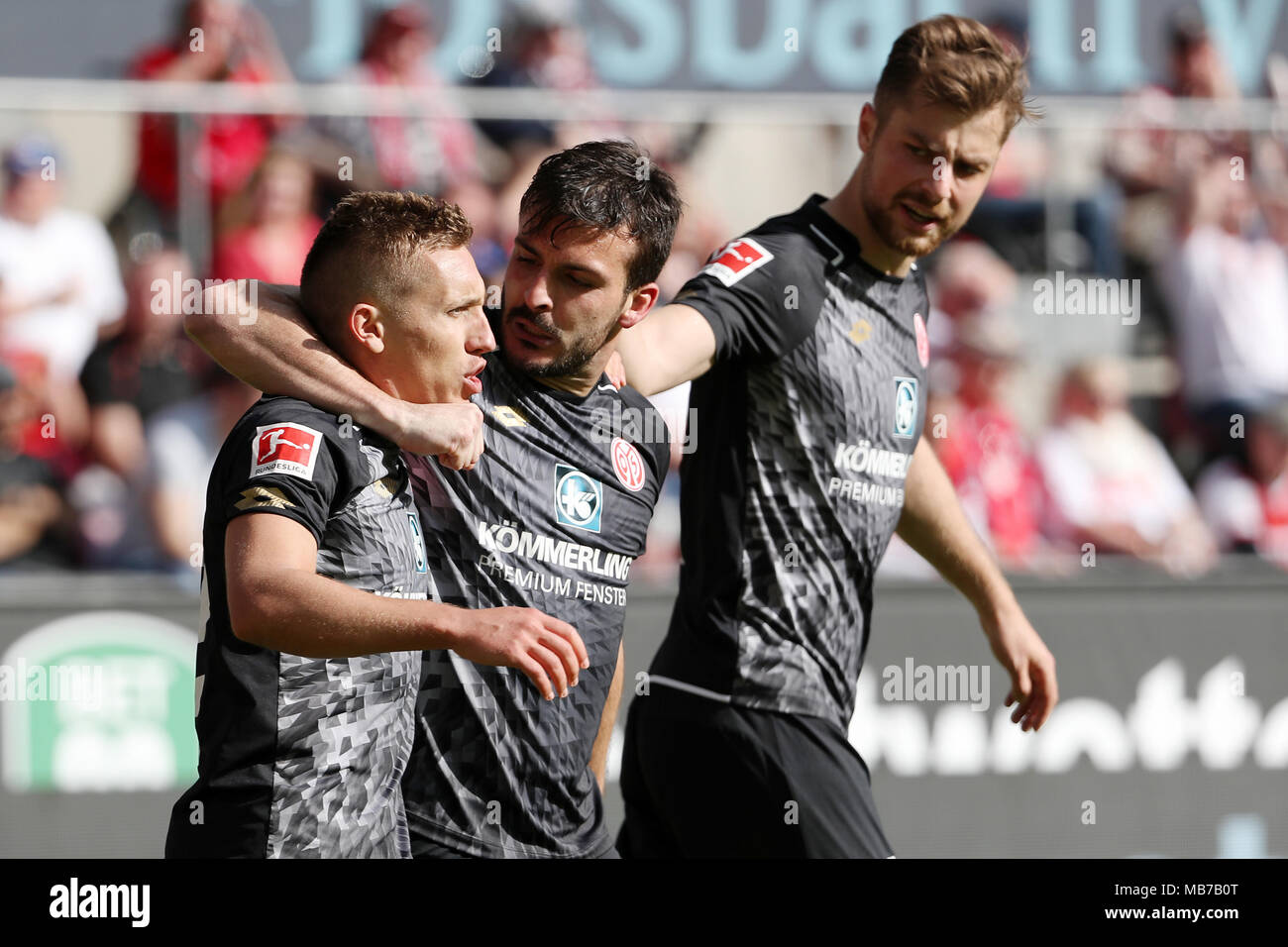 Colonia, Germania. 7 apr, 2018. Pablo de Blasis di Magonza celebra il punteggio durante la Bundesliga match tra FC Colonia e 1.FSV Mainz 05 a Colonia, Germania, Aprile 7, 2018. Credito: Ulrich Hufnagel/Xinhua/Alamy Live News Foto Stock