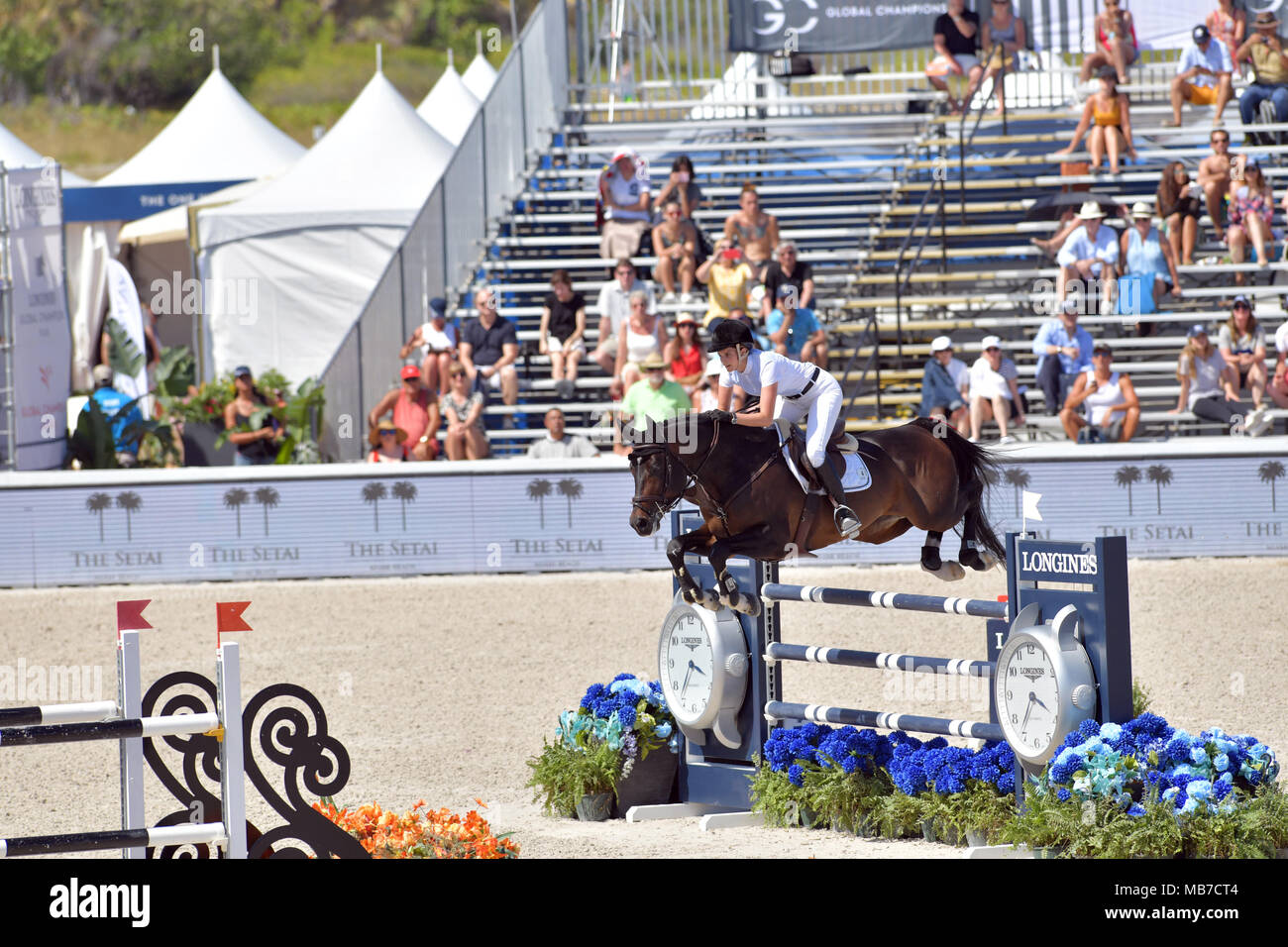 MIAMI BEACH, FL - 06 aprile: Athina Onassis assiste il Longines Global Champions Tour stop in Miami Beach. Athina Helene Onassis Roussel è un French-Greek ereditiera, l'unica superstite discendente di armatore greco Aristotele Onassis, e l'unico erede di Aristotele della figlia Cristina Onassis, che ha ereditato il 55% della sua fortuna il 6 aprile 2018 a Miami Beach, in Florida. Persone: Athina Onassis Foto Stock