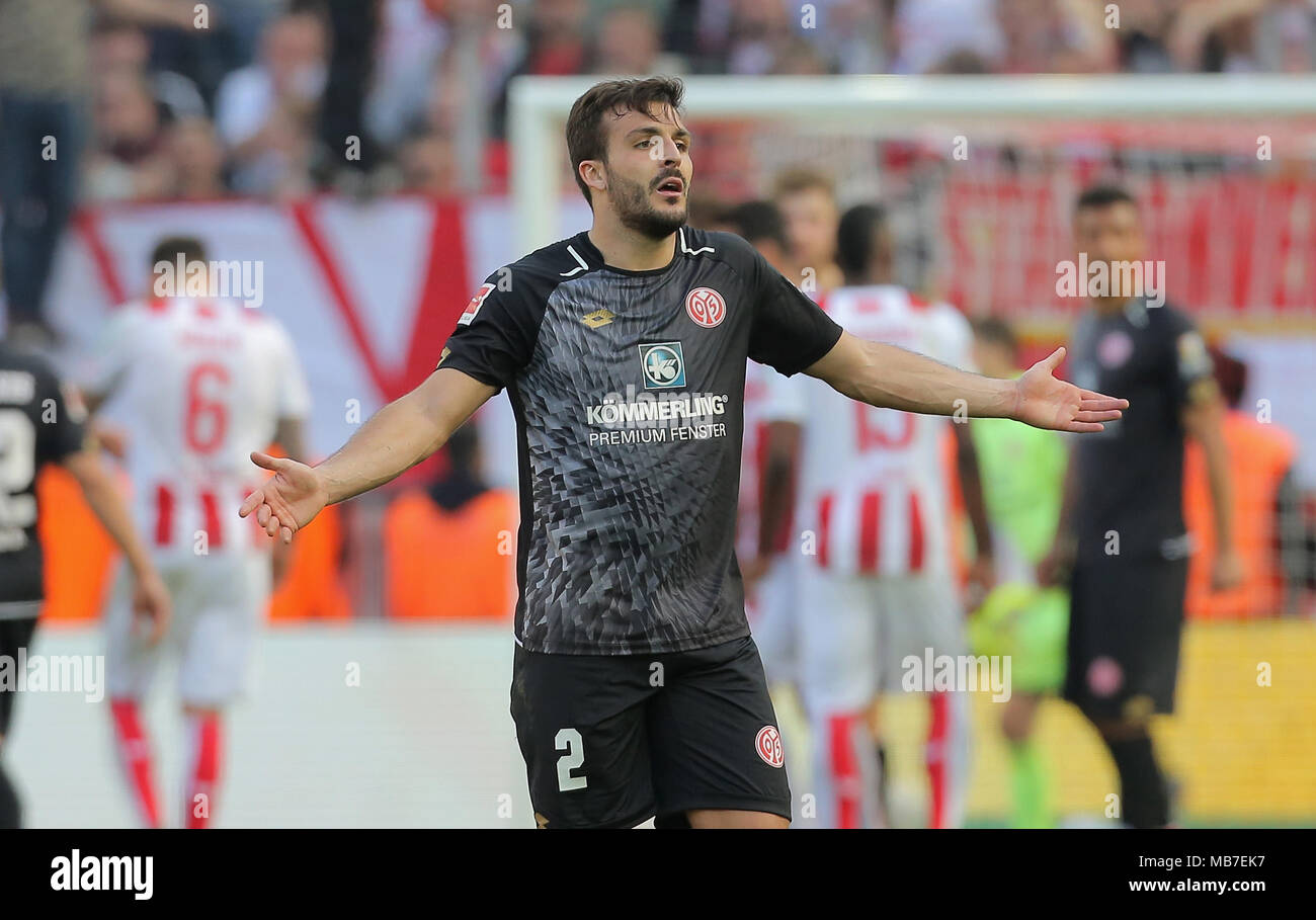 Colonia, Germania, Aprile 7 2018, Bundesliga giornata 29, 1. FC Koeln vs 1. FSV Mainz 05: Giulio Donati (Magonza) gesti. Credito: Juergen schwarz/Alamy Live News Foto Stock