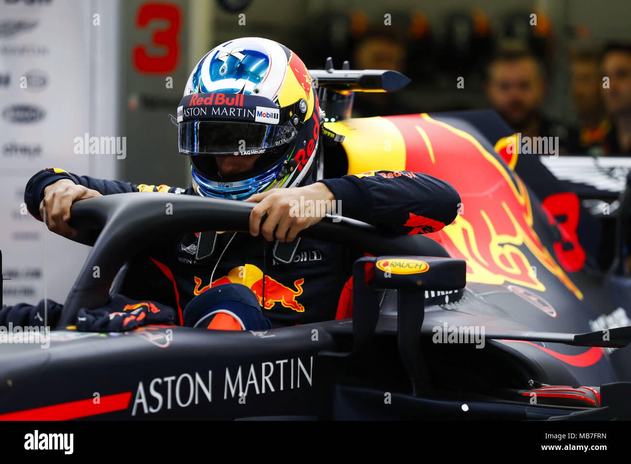 Daniel Ricciardo (AUS), Aston Martin Red Bull Tag Heuer RB14, ritratto durante 2018 Formula 1 Campionato del Mondo FIA, Bahrain Grand Prix, a Sakhir dal 5 Aprile al 8 | Utilizzo di tutto il mondo Foto Stock