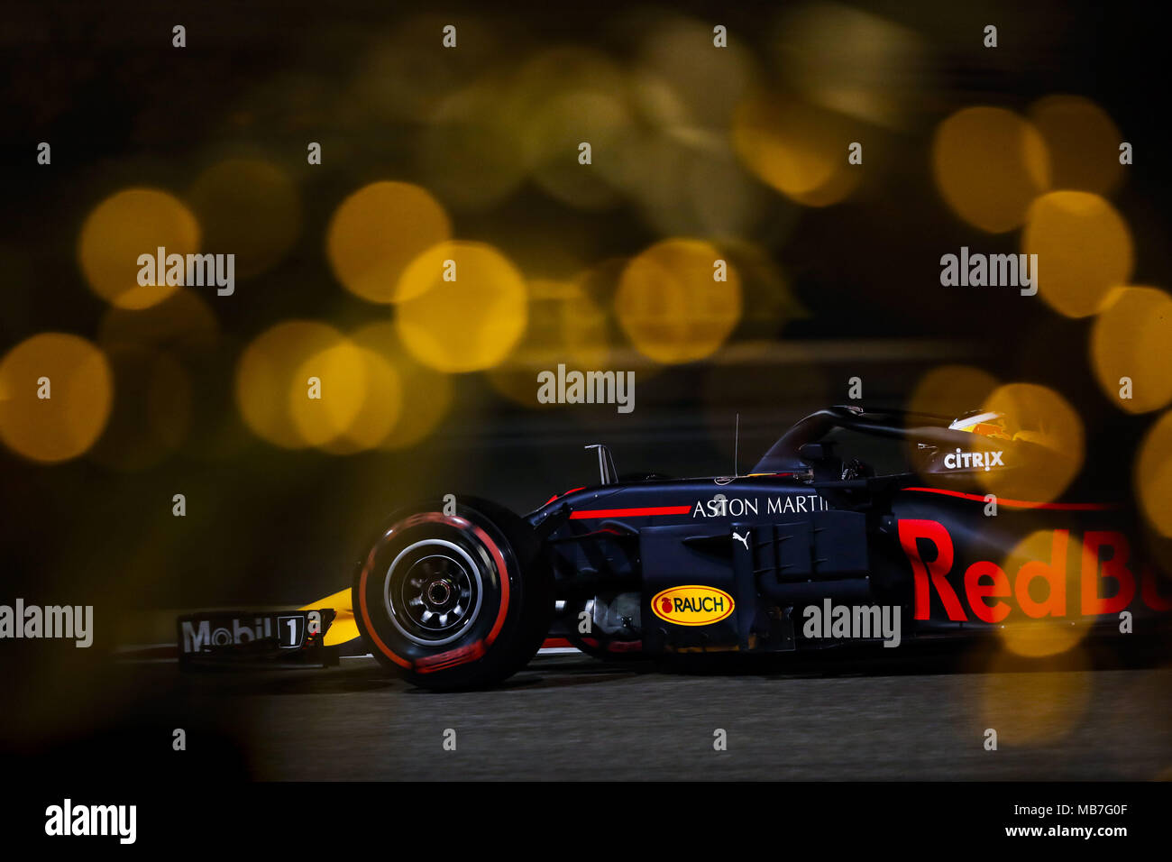Daniel Ricciardo (AUS), Aston Martin Red Bull Tag Heuer RB14, azione durante 2018 Formula 1 Campionato del Mondo FIA, Bahrain Grand Prix, a Sakhir dal 5 Aprile al 8 | Utilizzo di tutto il mondo Foto Stock
