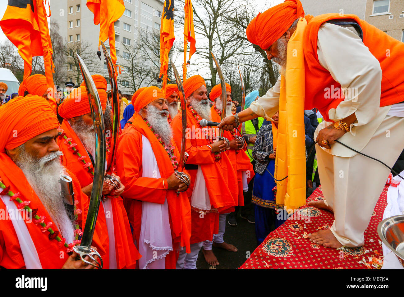 Glasgow, Regno Unito. 8 Aprile, 2018. Migliaia di sikh di tutta la Scozia si è riunito a Glasgow in parata in la tradizionale festa di Vaisakhi quando commessi sikh, maschio e femmina, celebrare Khaldsa. Credito: Findlay/Alamy Live News Foto Stock