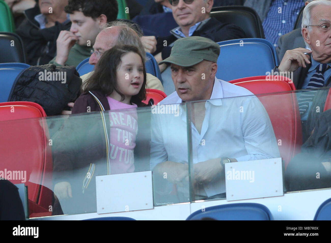 Roma, Italia. 07 apr, 2018. 07.04.2018. Stadio Olimpico di Roma, Italia. Vip in tribuna: Luca Zingaretti e figlia Credit: Indipendente Agenzia fotografica/Alamy Live News Foto Stock