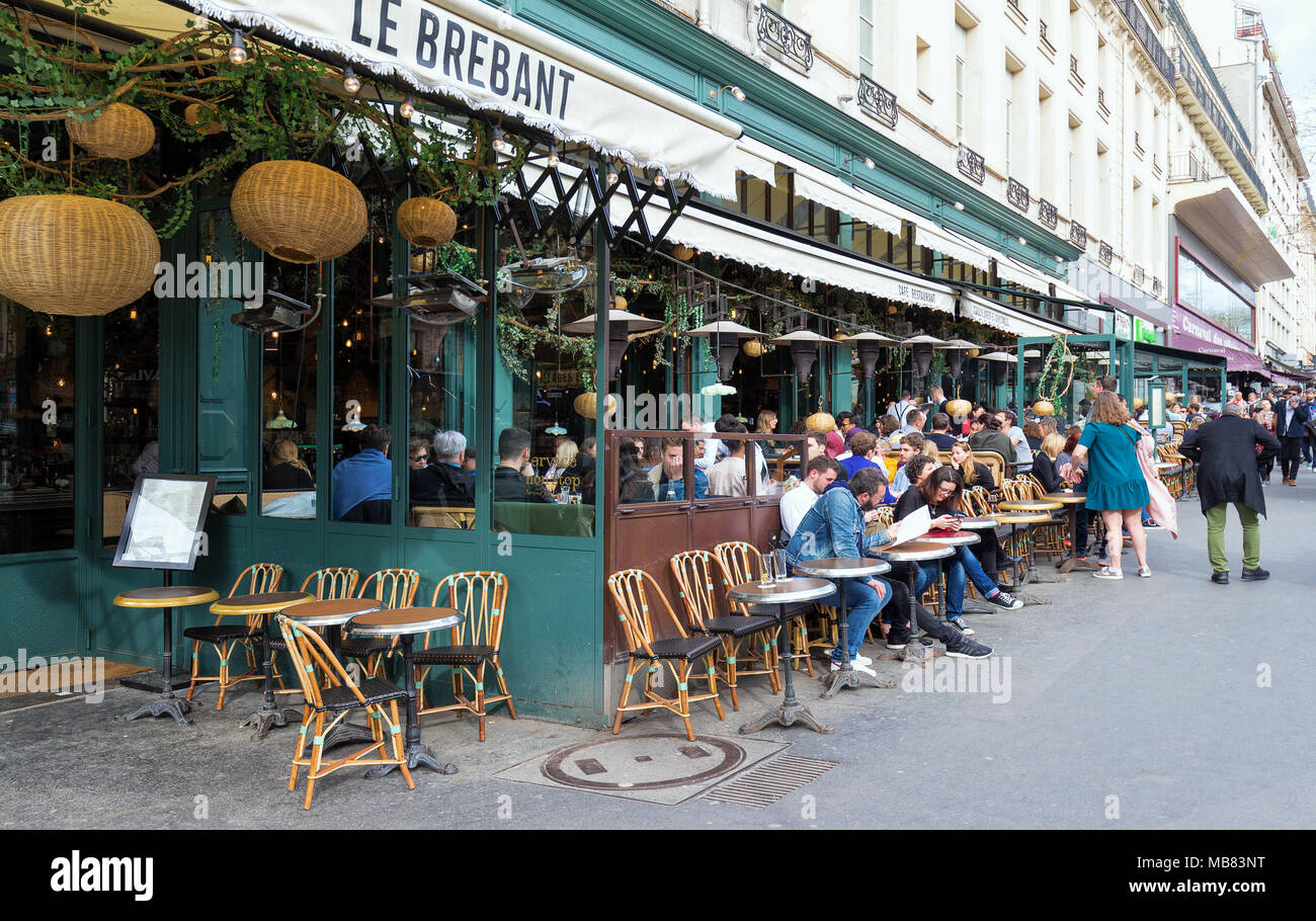 Parigi, France-April 07 ,2018 : Le Grand Cafe Brebant è la leggendaria e famosa brasserie situata sui Grands Boulevards di Parigi, Francia. Foto Stock