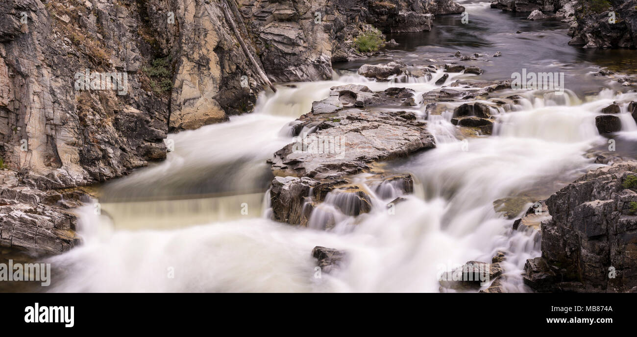 Pugnale cade sul Medio forcella Salmon River in Frank Church-River di non ritorno deserto in Idaho. Foto Stock