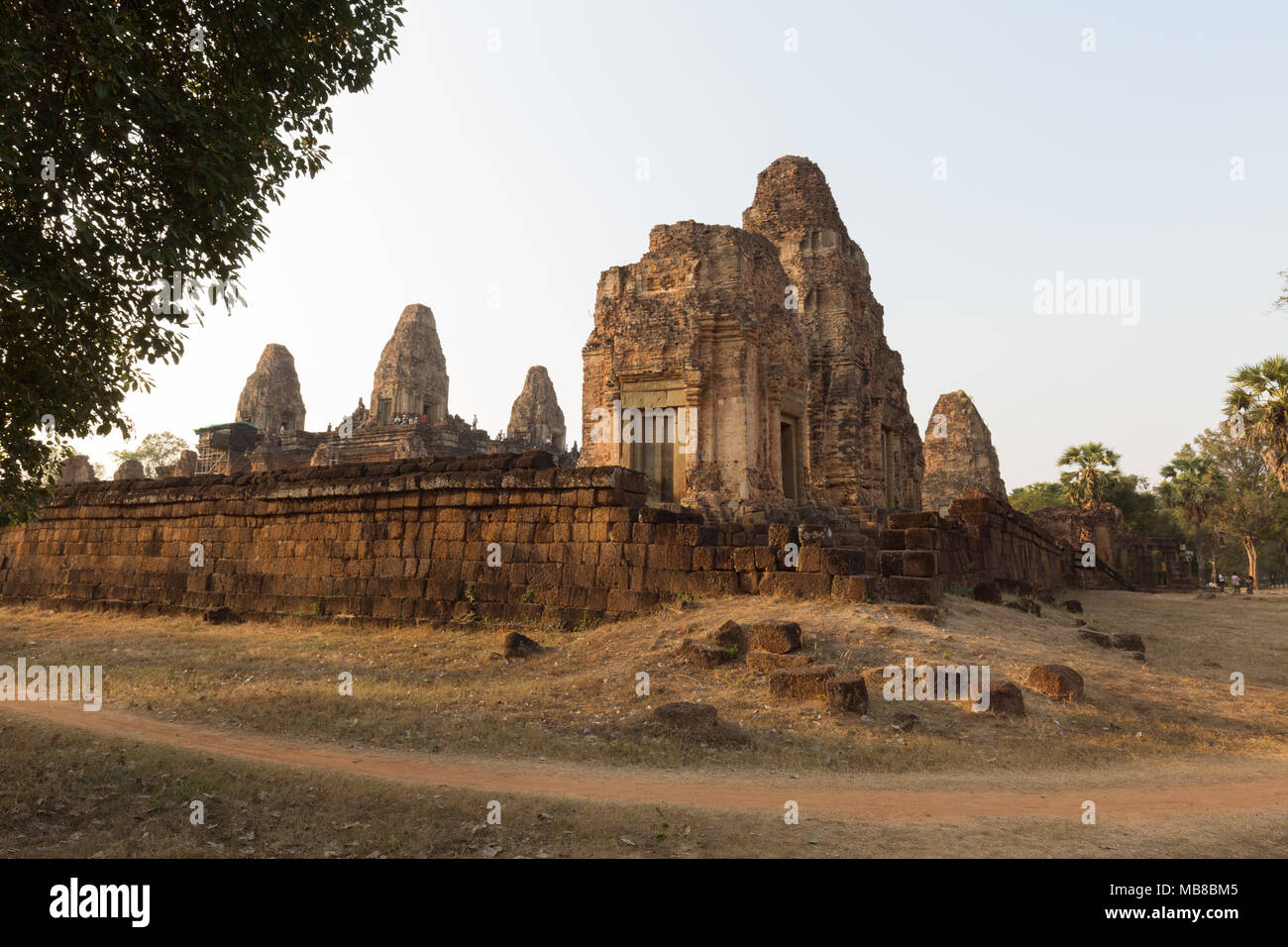 Pre Rup tempio, Cambogia al tramonto; antico tempio sul sito di Angkor, sito Patrimonio Mondiale dell'UNESCO, Cambogia, Asia Foto Stock