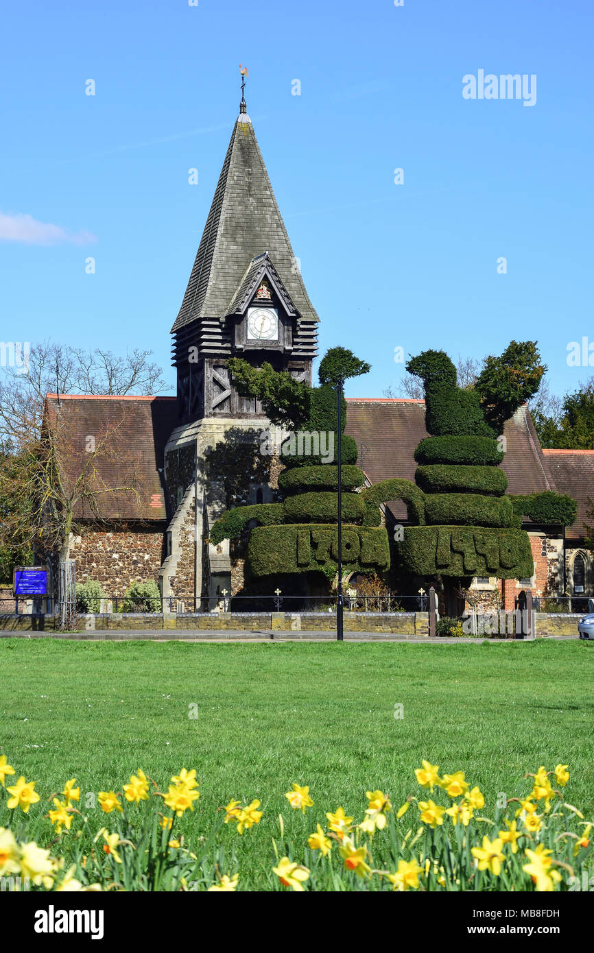 Chiesa di Santa Maria e Bedfont verde in primavera, Bedfont, London Borough di Hounslow, Greater London, England, Regno Unito Foto Stock