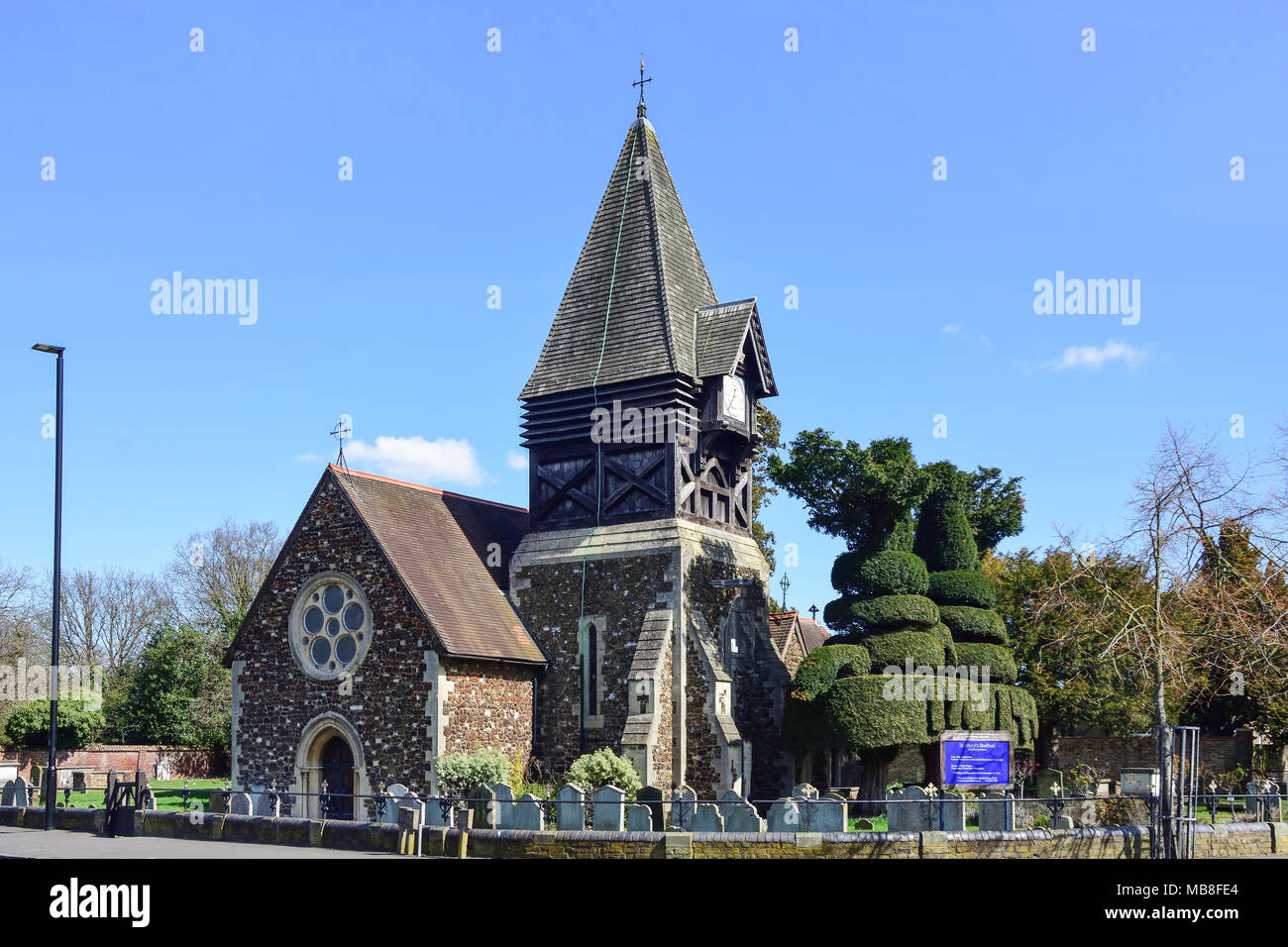 Chiesa di Santa Maria sul Bedfont verde, Bedfont, London Borough di Hounslow, Greater London, England, Regno Unito Foto Stock