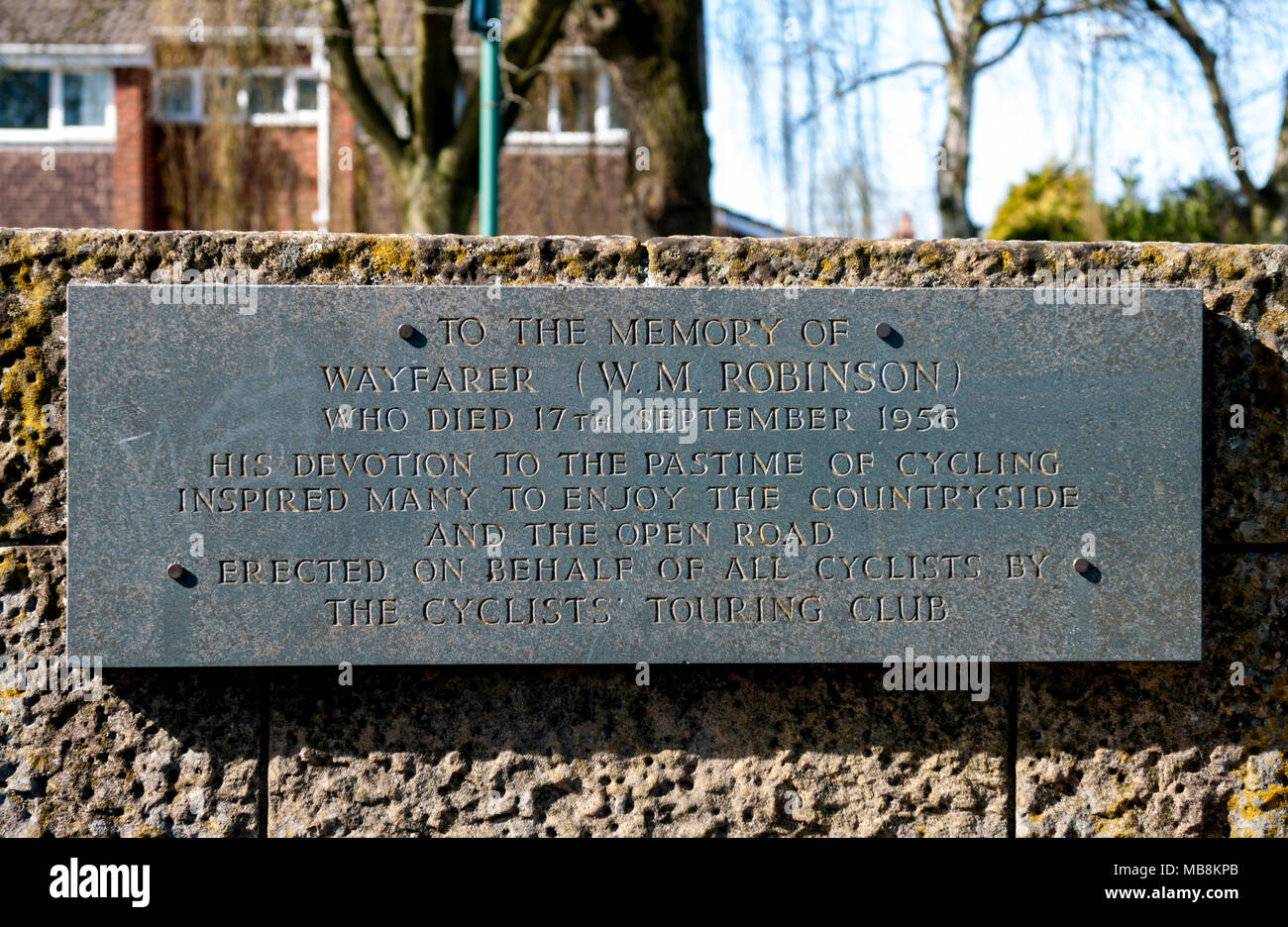 Viandante memoriale della placca da banco, Meriden, West Midlands, England, Regno Unito Foto Stock