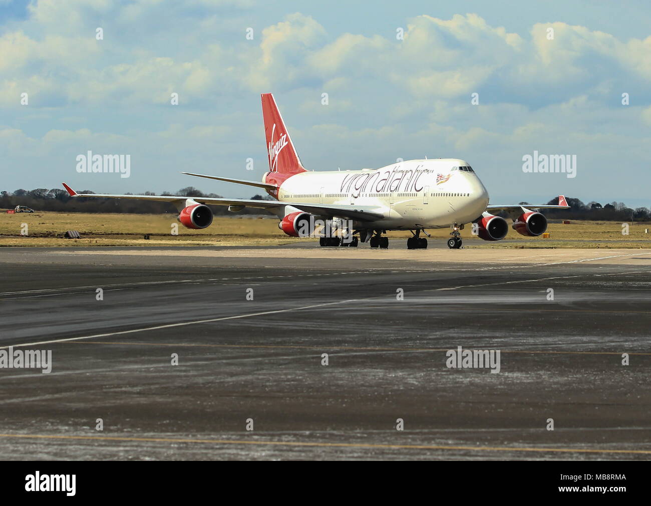 Vergine 747-400 e Easyjet Airbus. Foto Stock