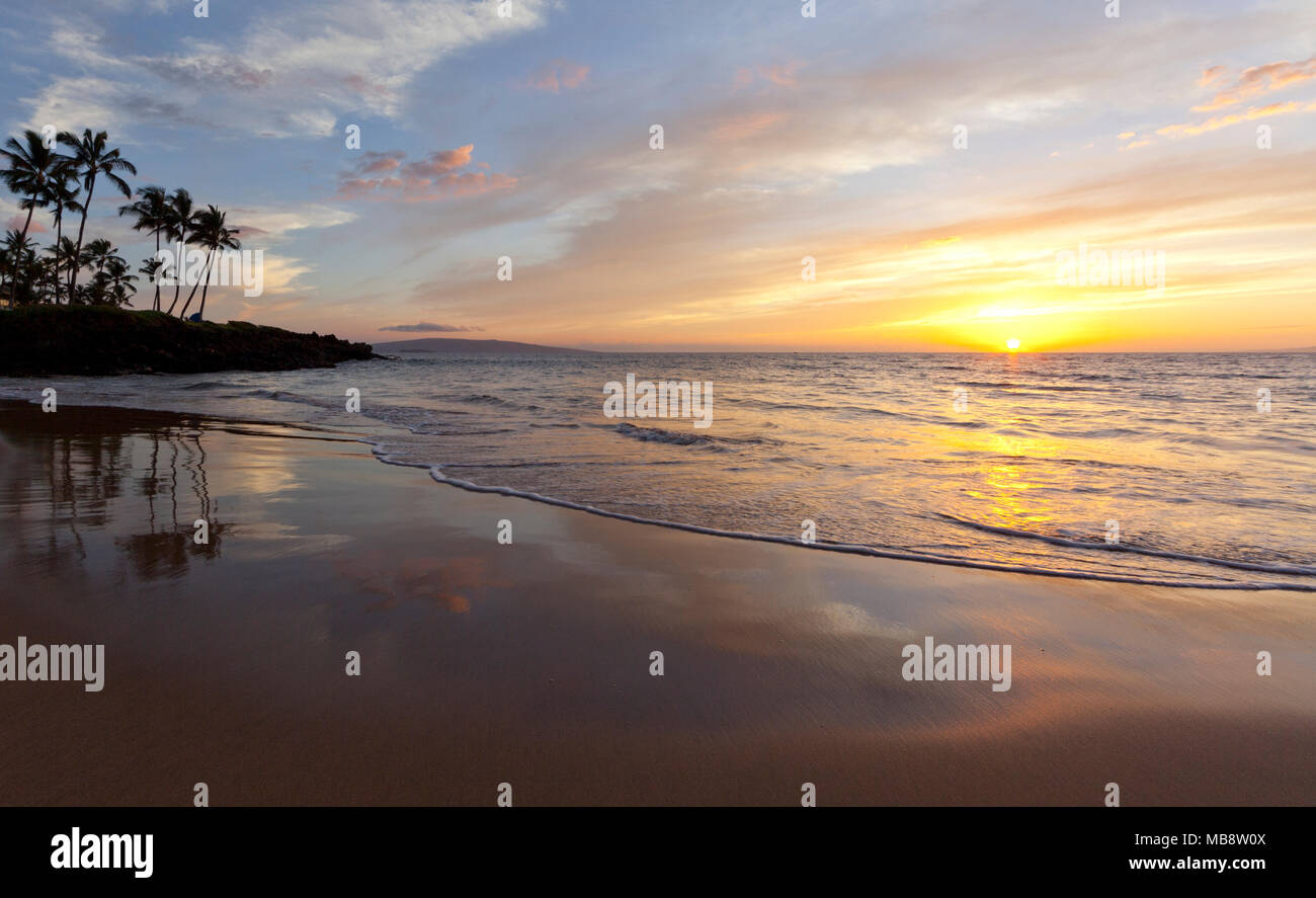Tramonto a Ulua Beach, Wailea, Maui, Hawaii. Foto Stock