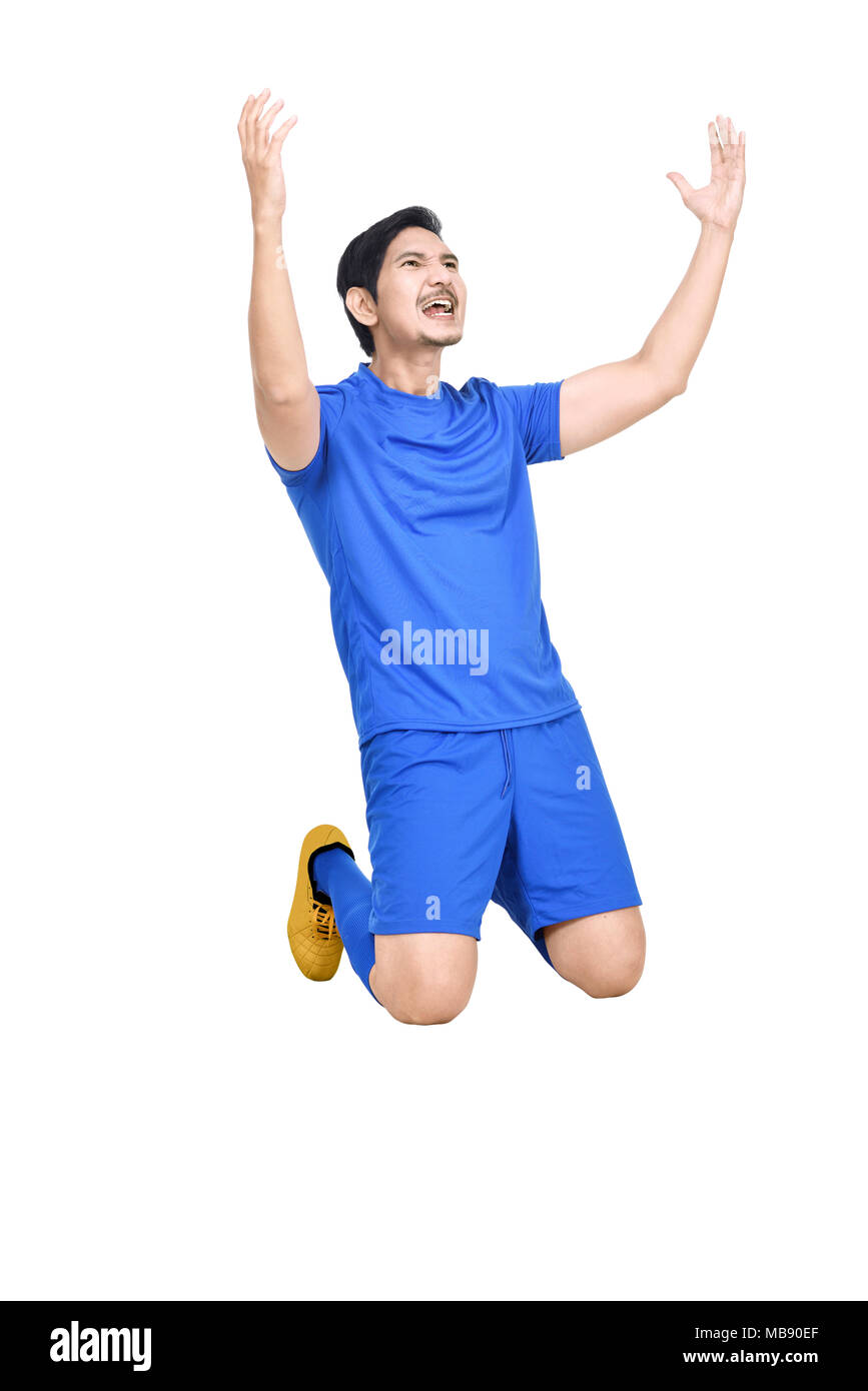Attraente asian giocatore di football felice celebrare in posa isolate su sfondo bianco Foto Stock