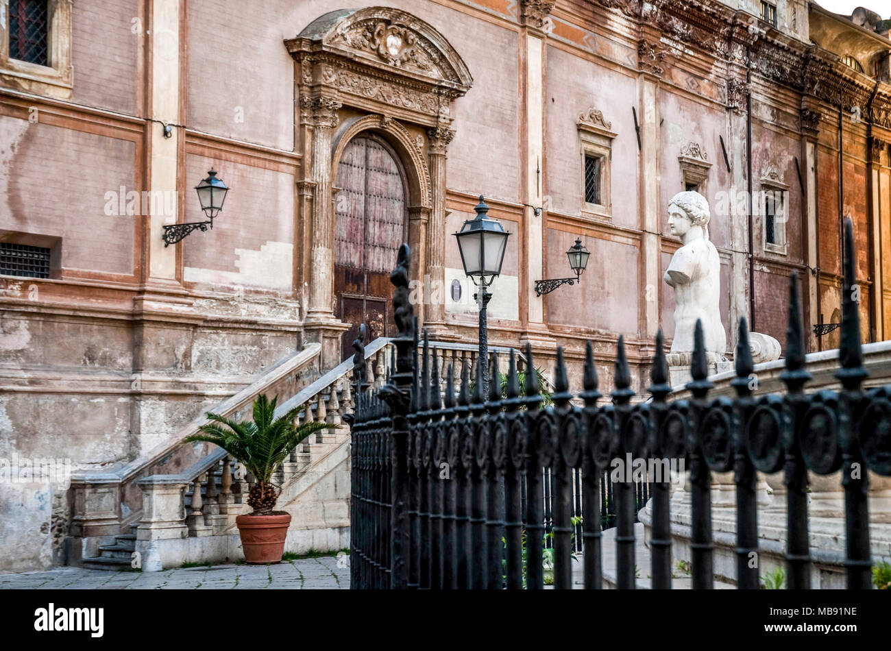 La barocca Piazza Pretoria e la chiesa di Santa Caterina,Palermo,l'Italia. Foto Stock