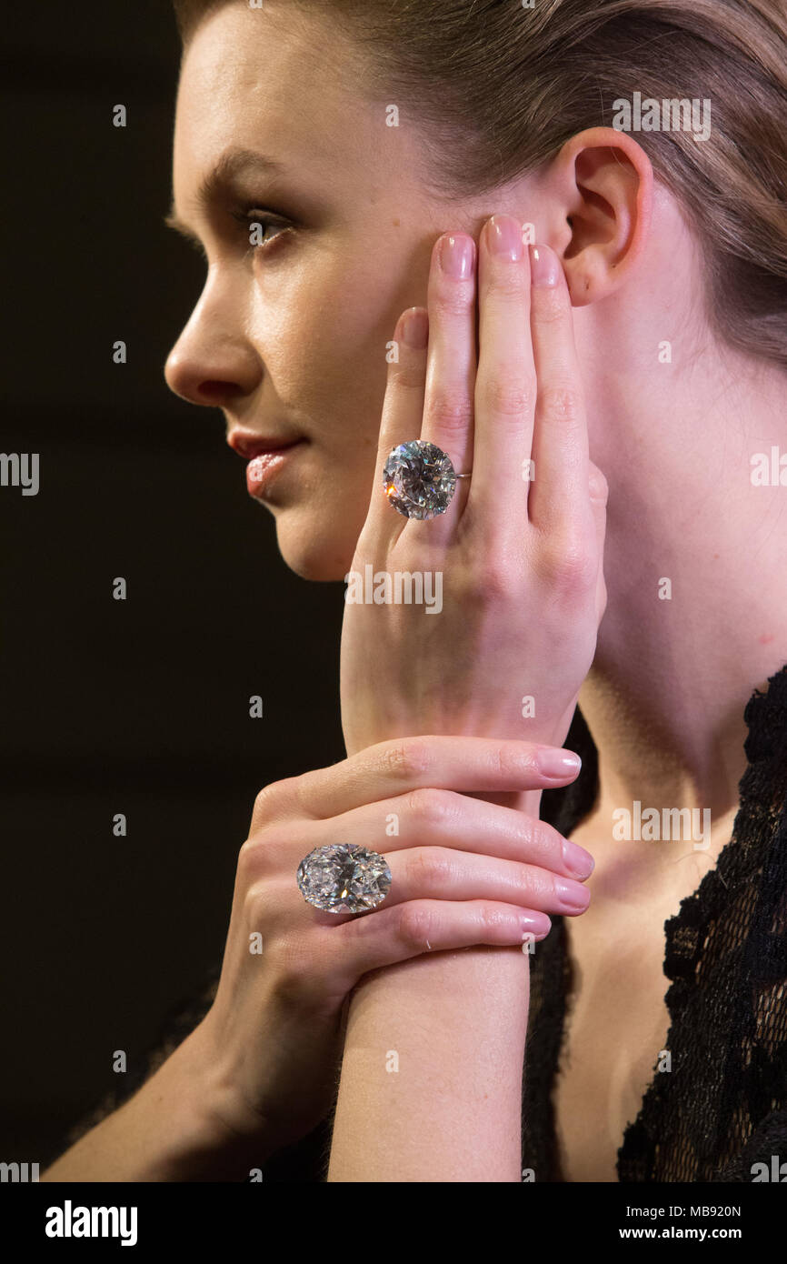 Due dei più grandi, bianco purissimo diamanti per venire alle auction.A 51.71 carat diamanti e un 50.39 carato diamante ovale.valutata insieme $15 milioni Foto Stock