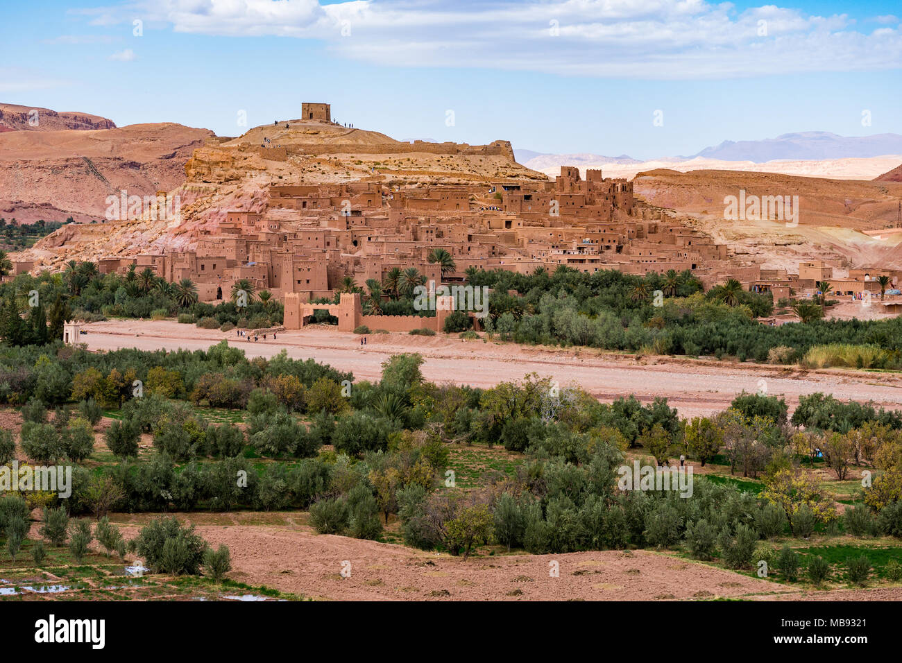 Antico borgo fortificato Ksar di Ait-Ben-Haddou o Benhaddou che si trova lungo la ex caravan itinerario tra il deserto del Sahara e di Marrakech Foto Stock