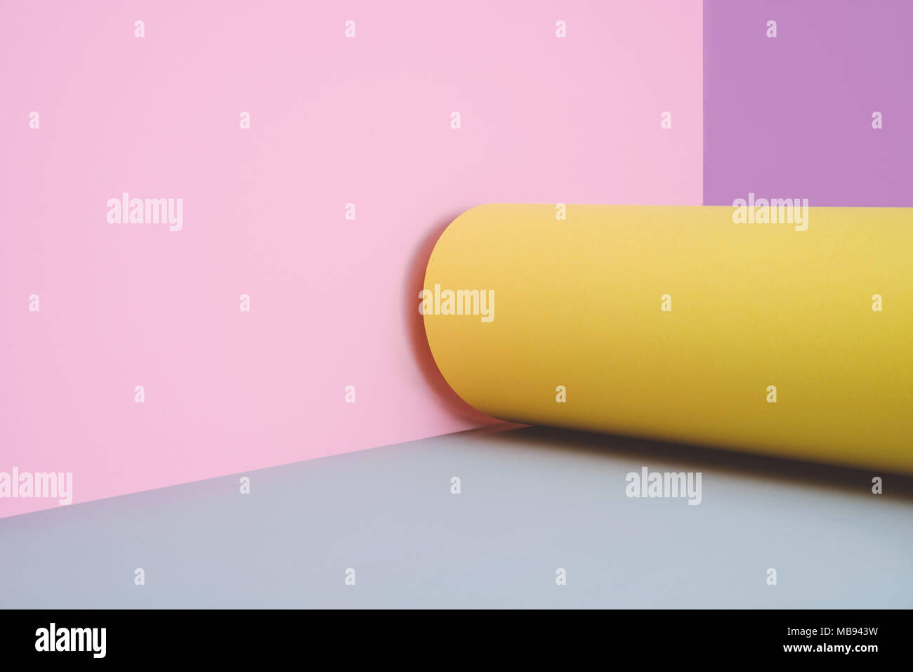 Le uova di pasqua su sfondo color pastello. Foto Stock