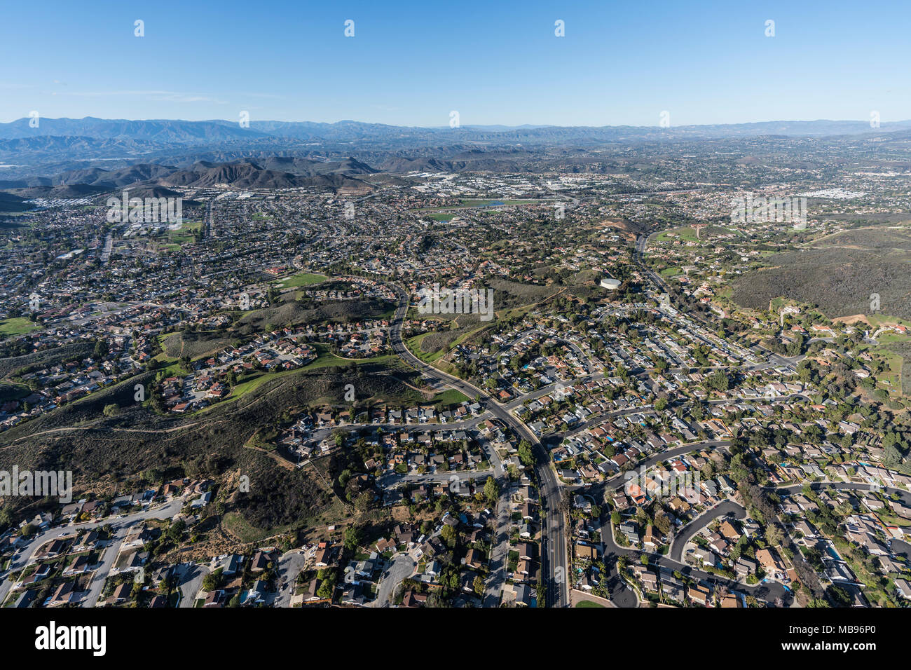 Vista aerea del suburban Newbury Park in Thousand Oaks e Ventura County, California. Foto Stock