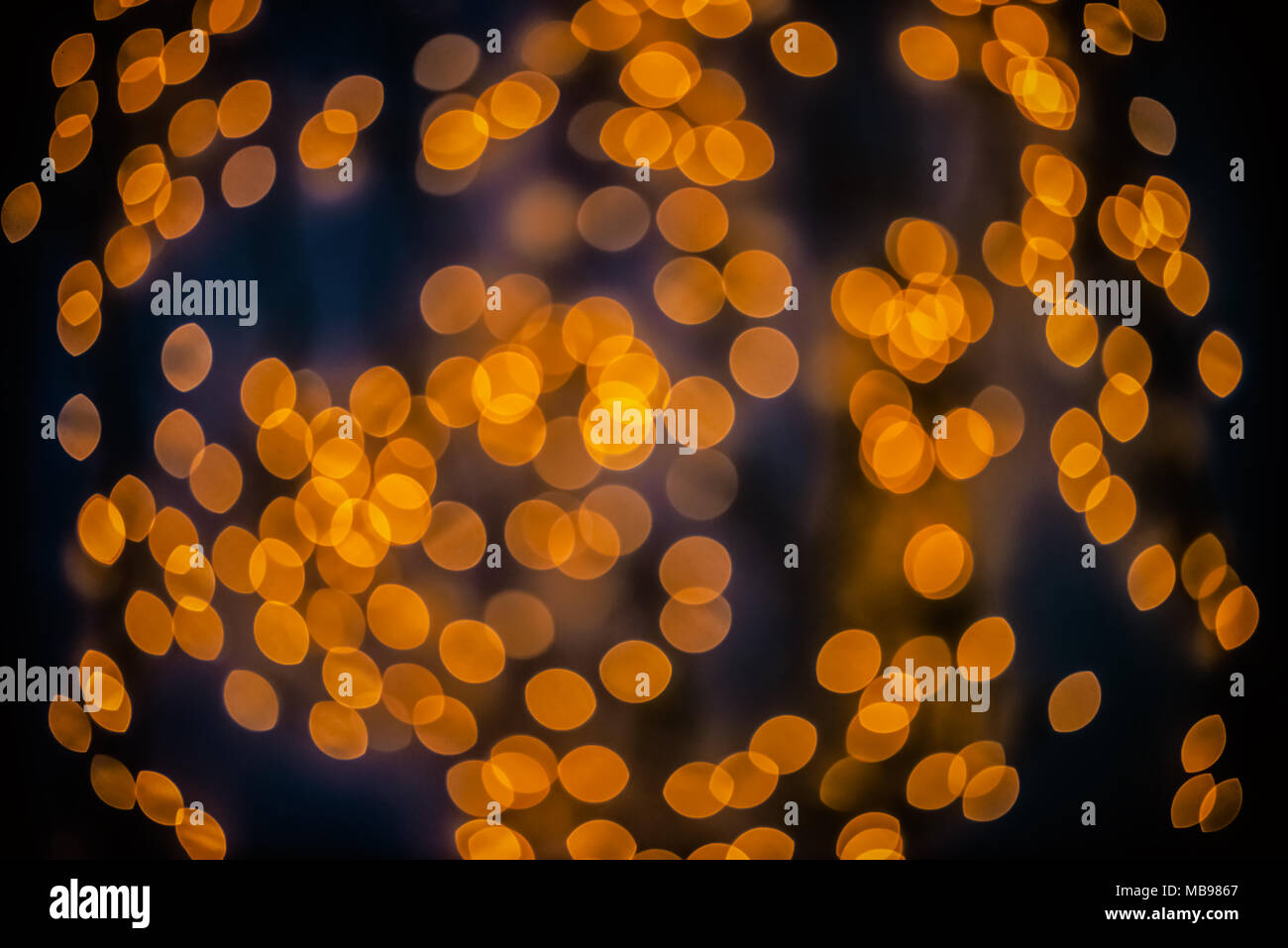 Sfondo bokeh incandescente di forma ovale glow arancione e nero vuota misti Foto Stock