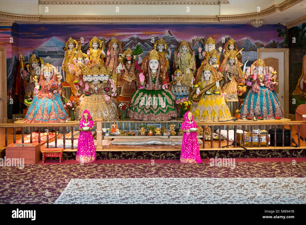 Statue sul alter alla Tulsi Mandir Tempio di South Richmond Hill, Queens, a New York. Foto Stock