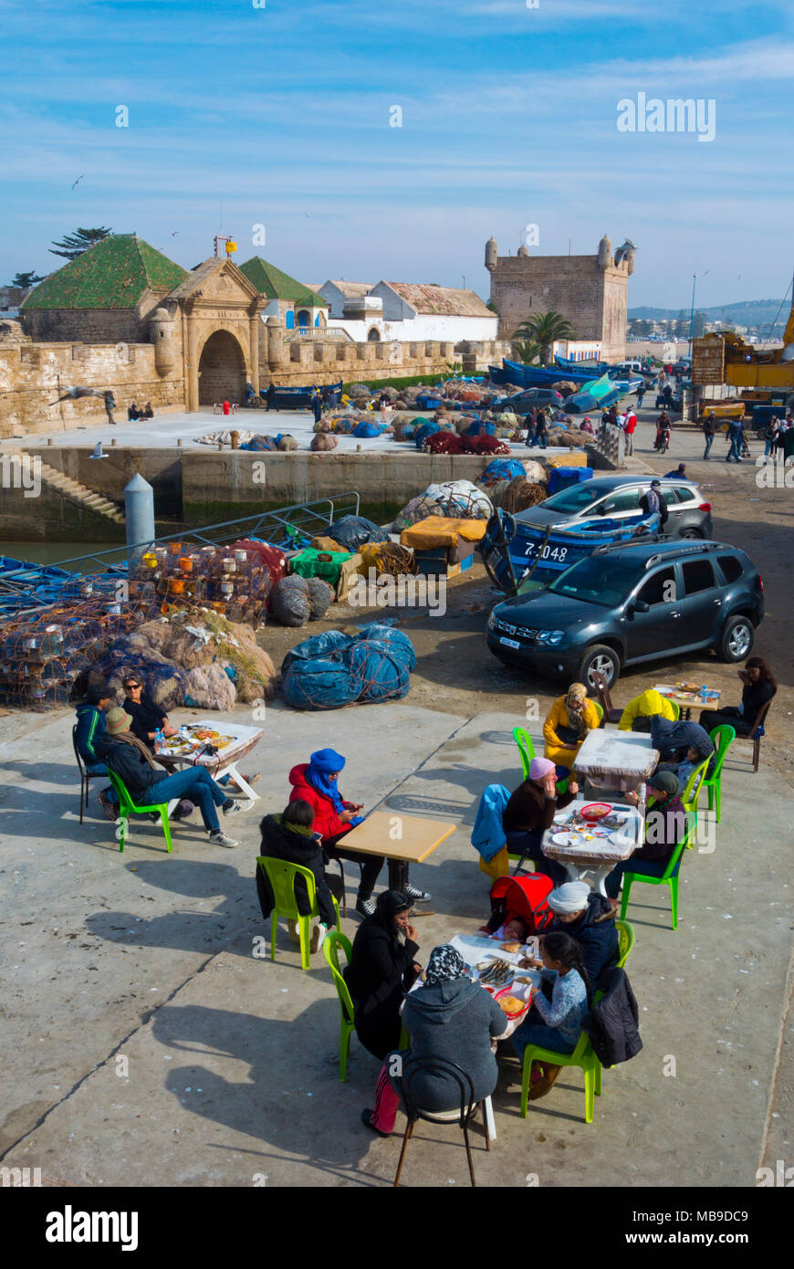 Ristorante, Porto, porto di pescatori, Essaouira, Marocco, Africa settentrionale Foto Stock