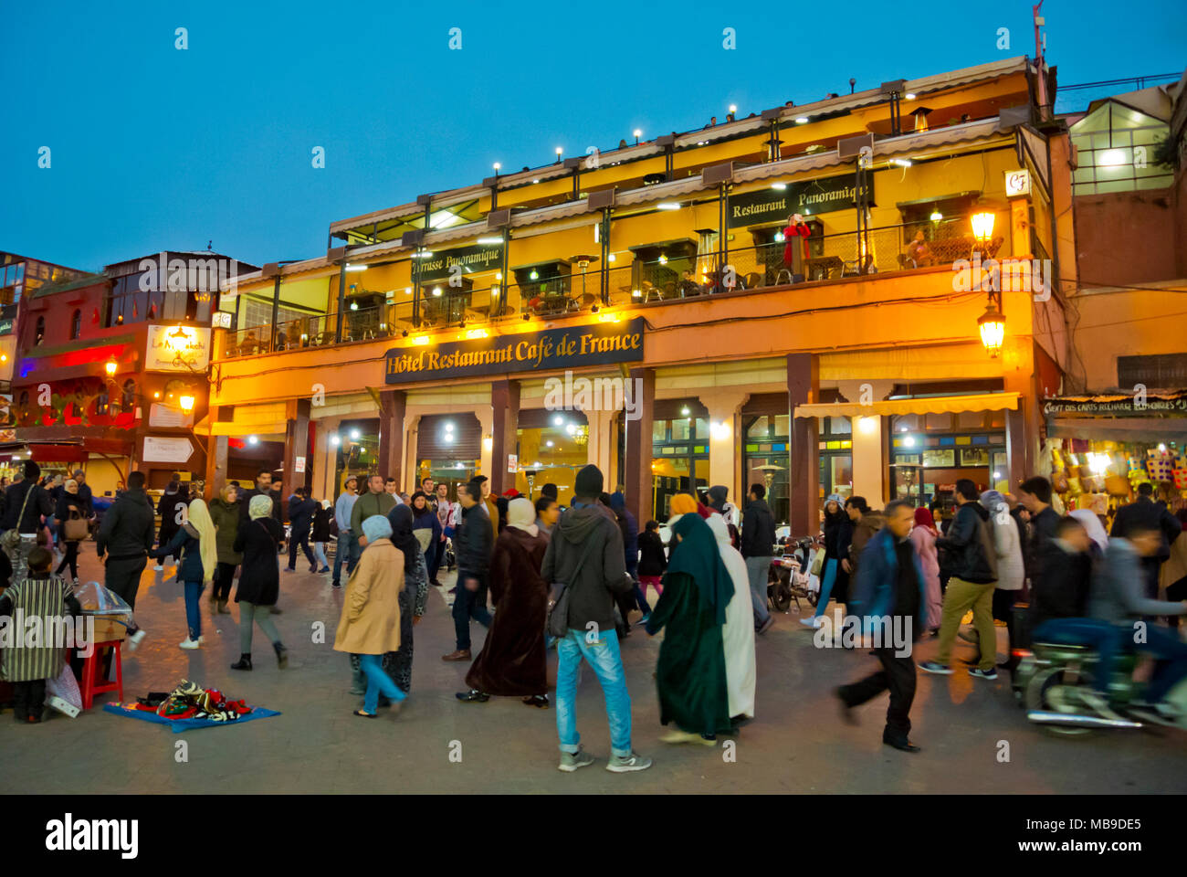 Il Cafe de France, Piazza Jamaa El Fna, Medina, Marrakech, Marocco, Africa settentrionale Foto Stock