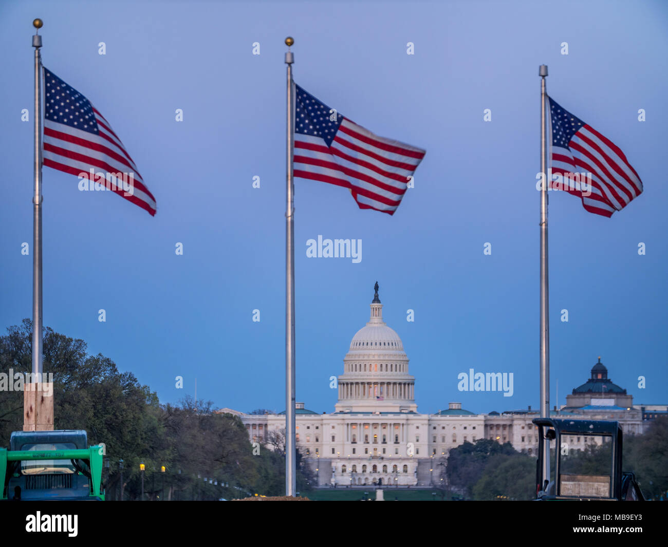 United States Capitol Building e noi le bandiere in Washington DC Foto Stock