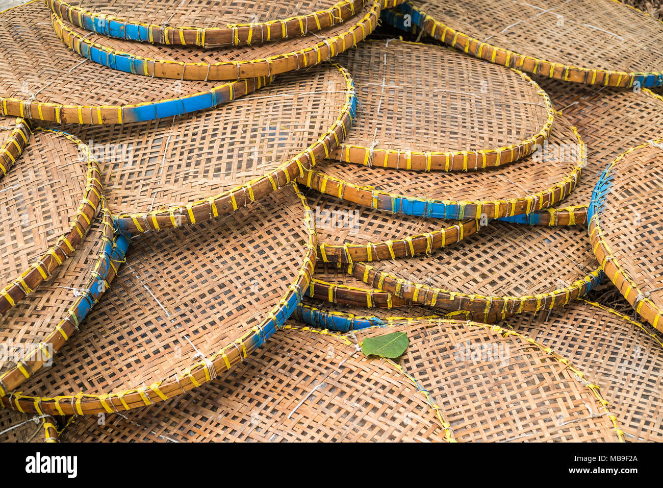 Imitare la piastra del vassoio di bambù rattan Foto Stock